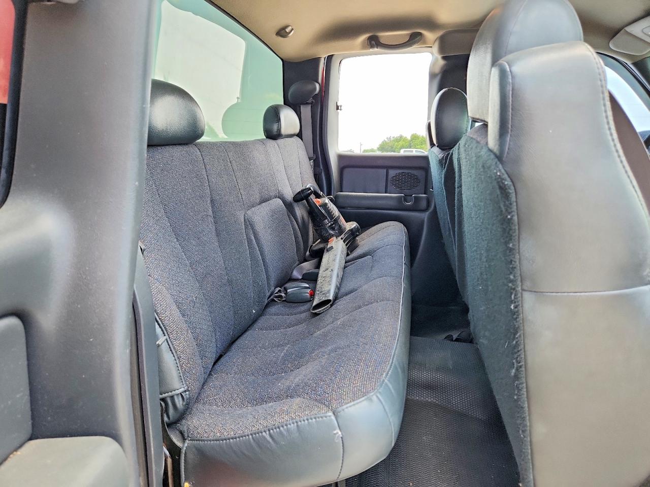 2001 Chevrolet Silverado C1500 Red vin: 2GCEC19V911345339