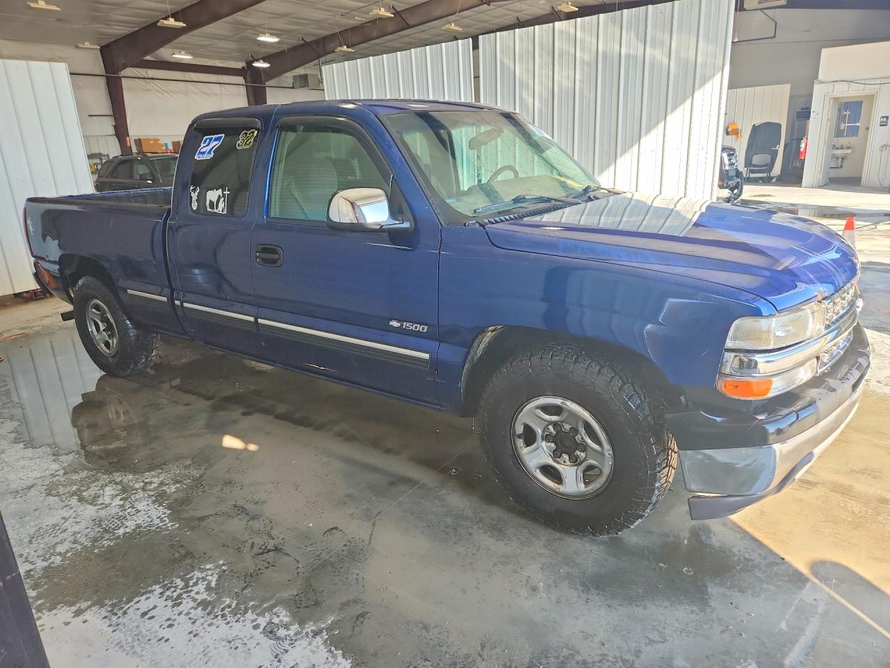2002 Chevrolet Silverado C1500 Blue vin: 2GCEC19V921282065