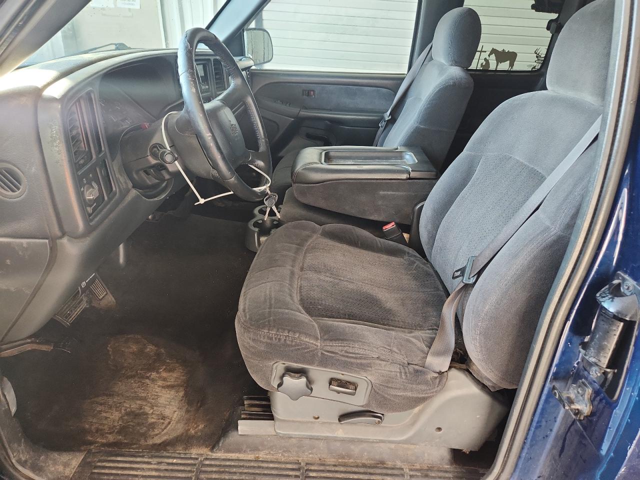 2002 Chevrolet Silverado C1500 Blue vin: 2GCEC19V921282065 Damage: Left Front Carpet, Stained, Permanent