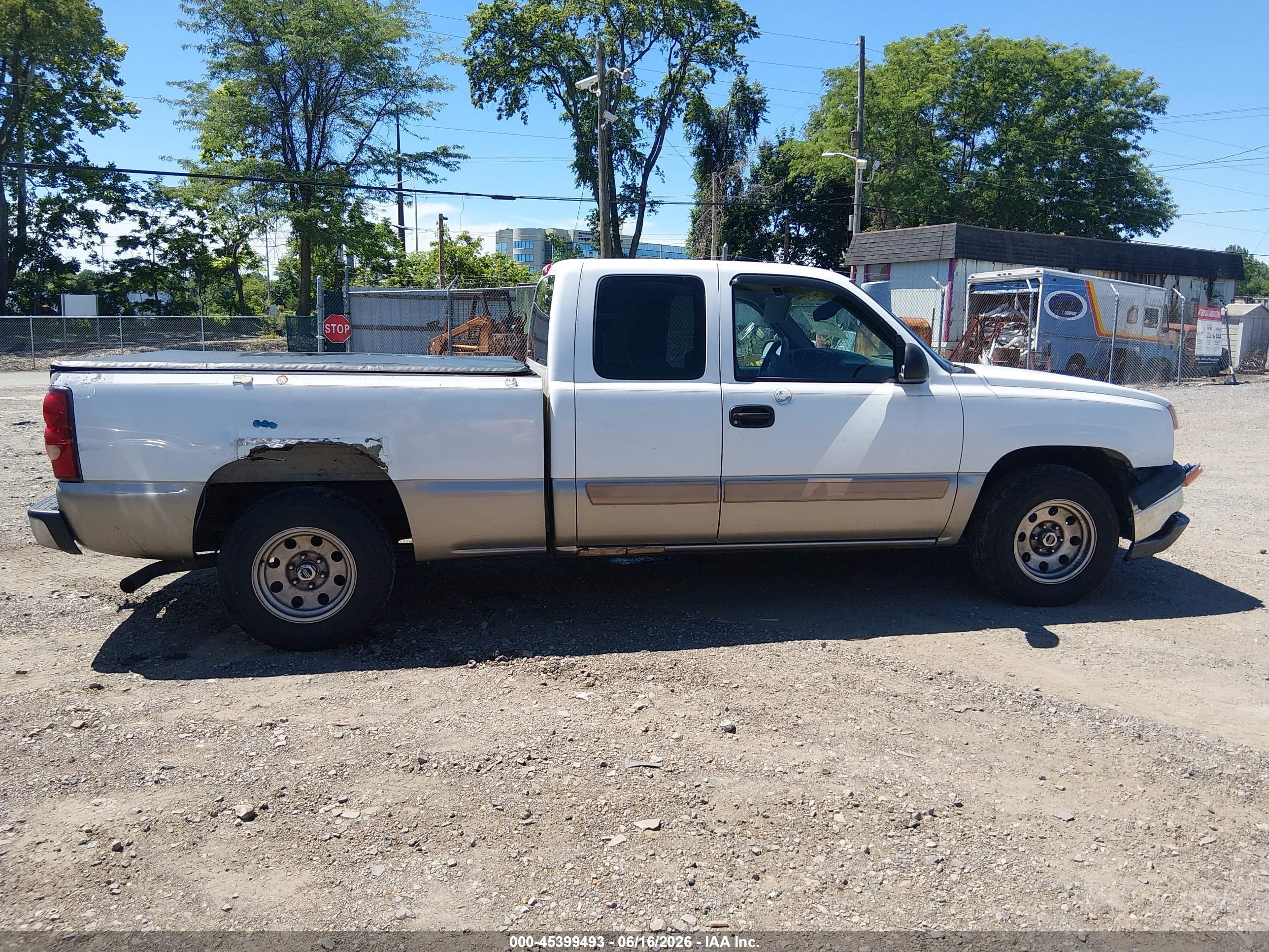 2003 Chevrolet Silverado 1500 Ls White vin: 2GCEC19V931365741