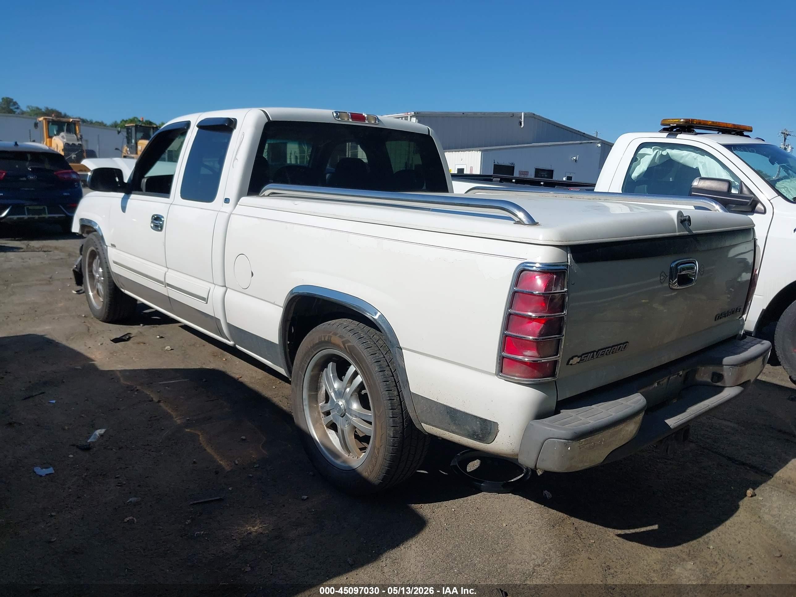 2003 Chevrolet Silverado 1500 Ls White vin: 2GCEC19V931374343