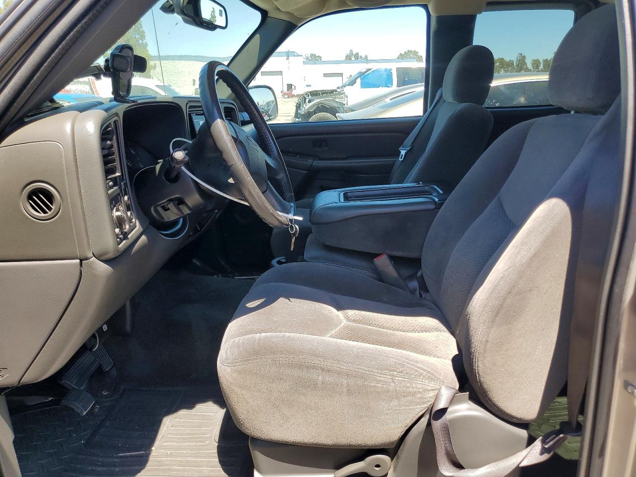 2005 Chevrolet Silverado C1500 Beige vin: 2GCEC19V951293264