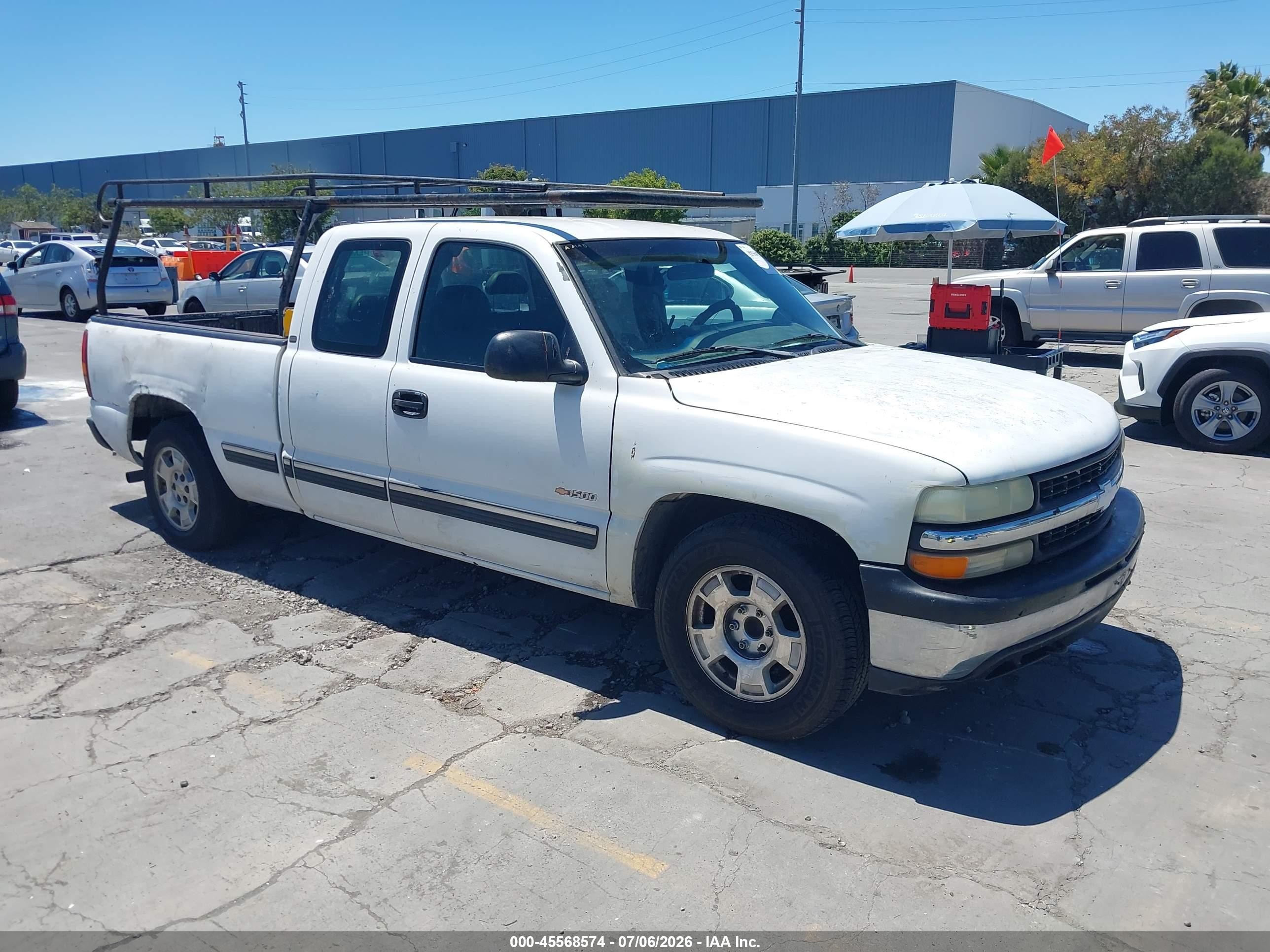 1999 Chevrolet Silverado 1500   White vin: 2GCEC19V9X1204876