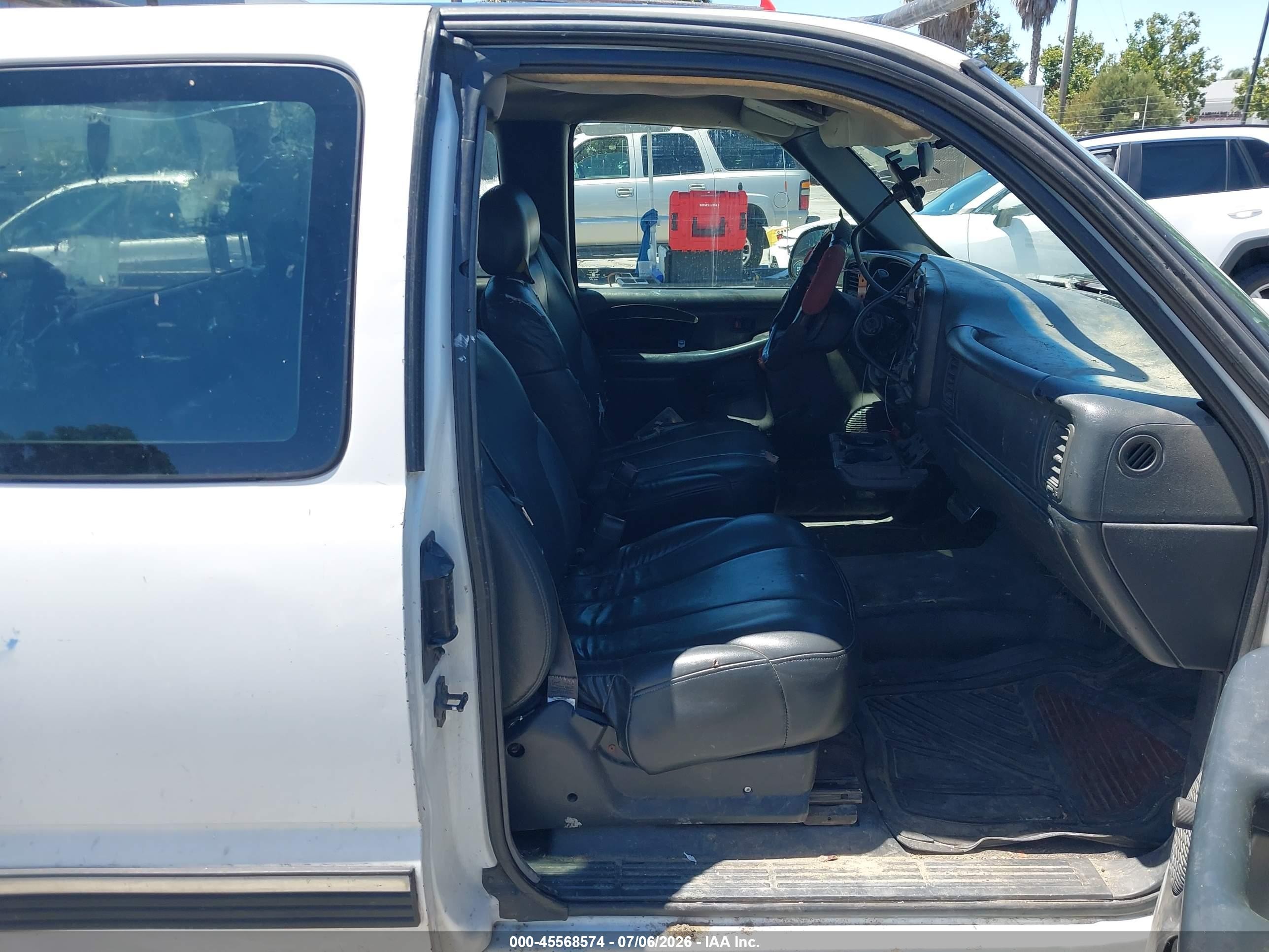 1999 Chevrolet Silverado 1500   White vin: 2GCEC19V9X1204876