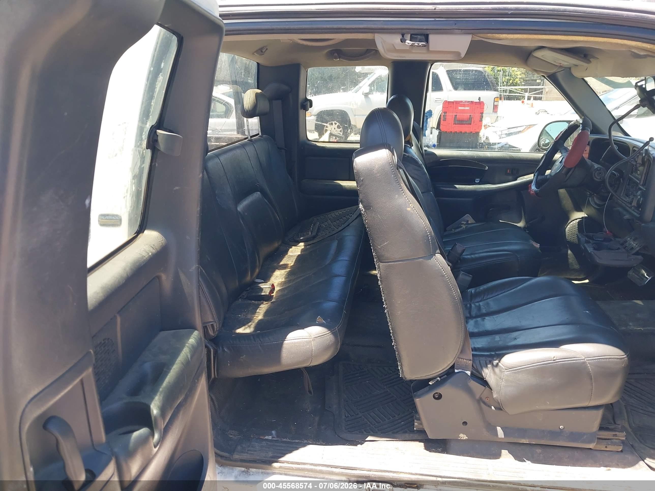 1999 Chevrolet Silverado 1500   White vin: 2GCEC19V9X1204876