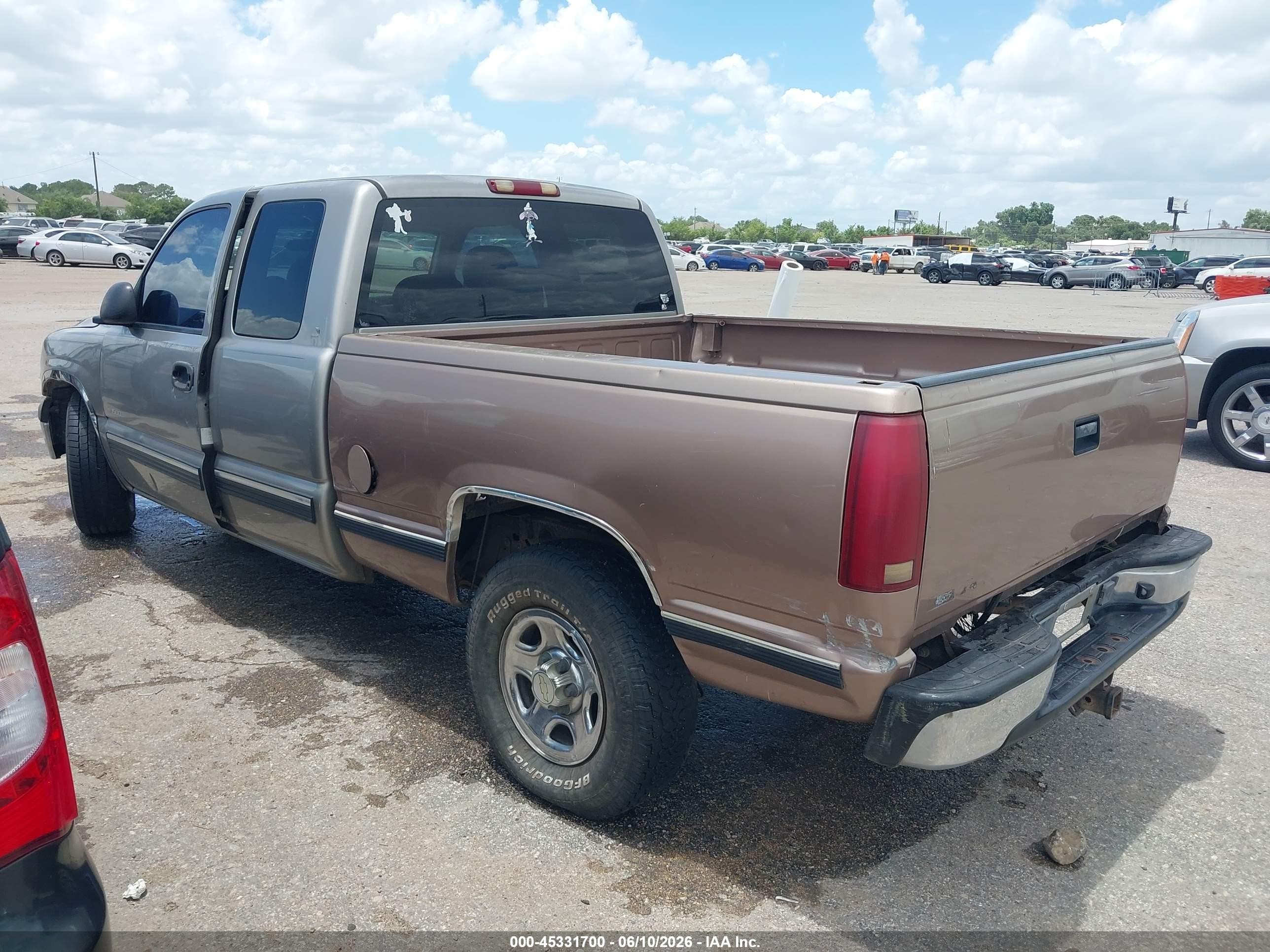 2000 Chevrolet Silverado 1500   Silver vin: 2GCEC19V9Y1249737