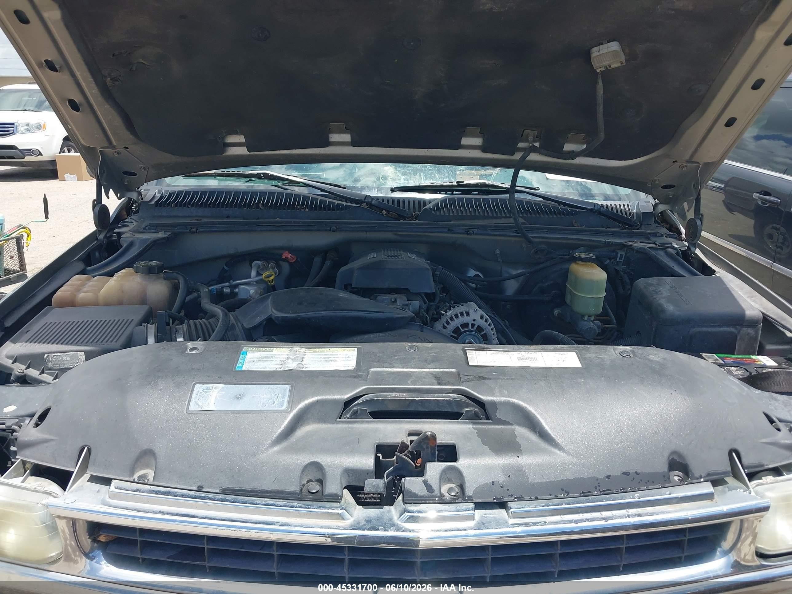 2000 Chevrolet Silverado 1500   Silver vin: 2GCEC19V9Y1249737