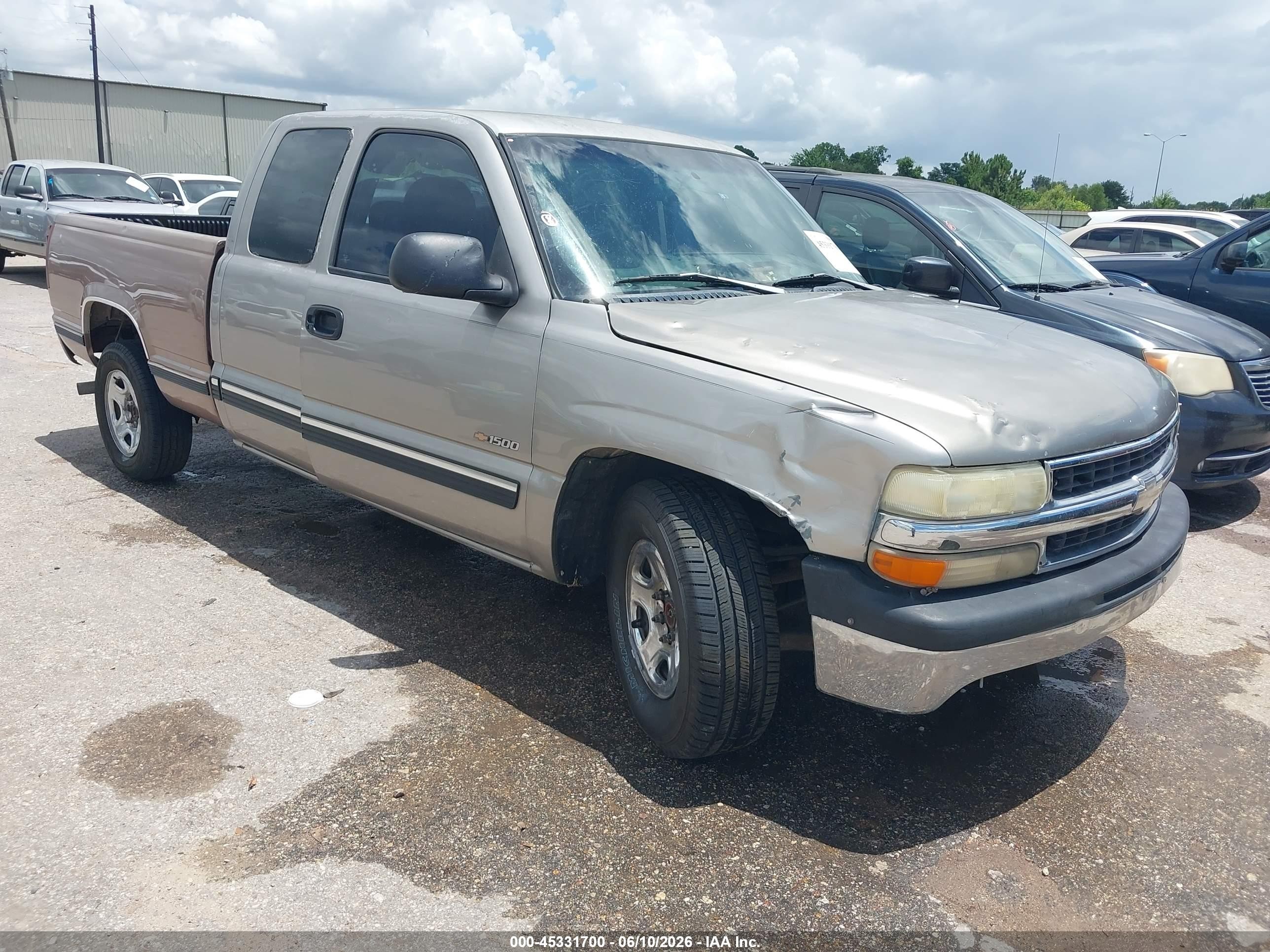 2000 Chevrolet Silverado 1500   Серебряный vin: 2GCEC19V9Y1249737