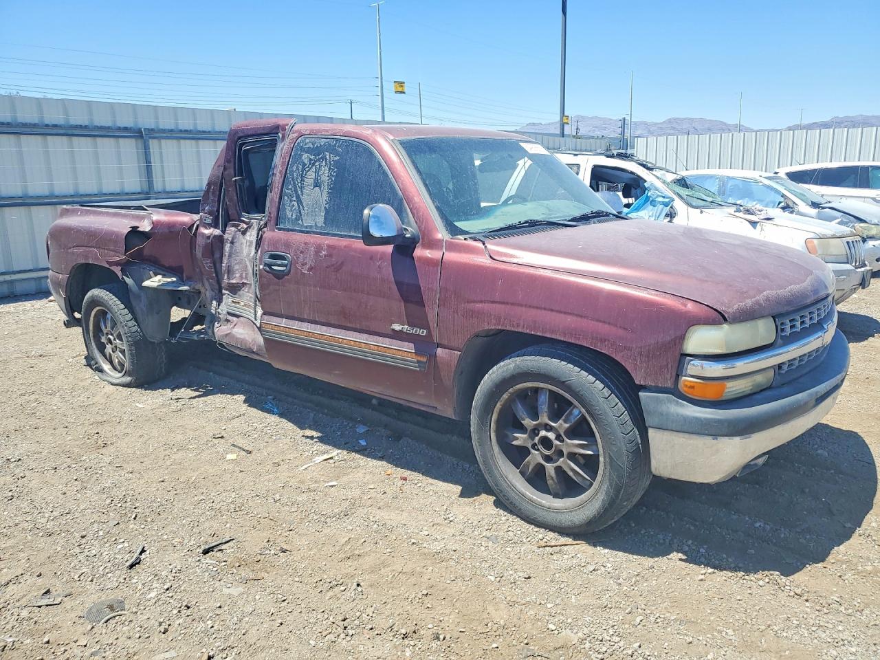 2001 Chevrolet Silverado C1500 Maroon vin: 2GCEC19VX11246190