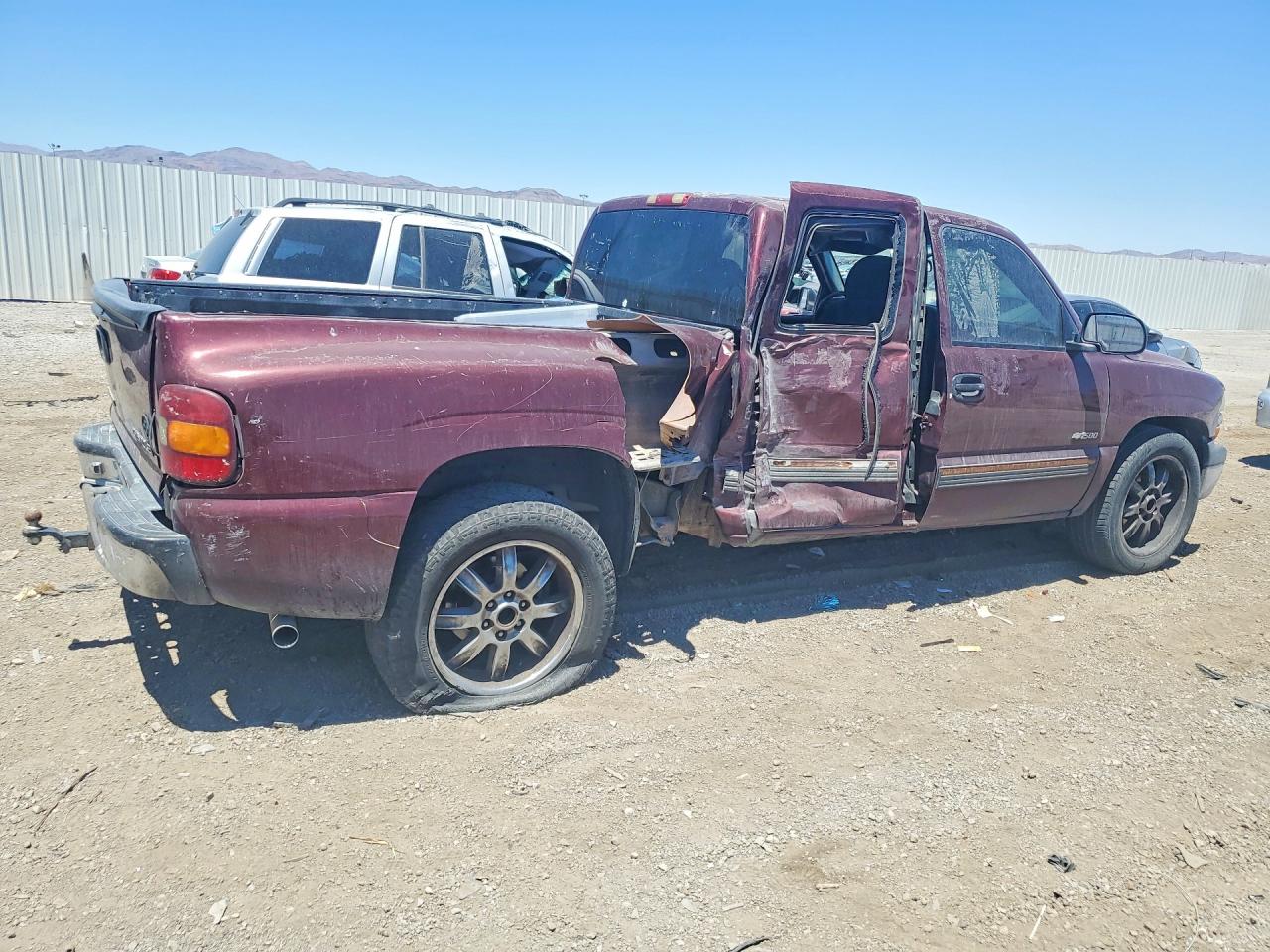 2001 Chevrolet Silverado C1500 Maroon vin: 2GCEC19VX11246190