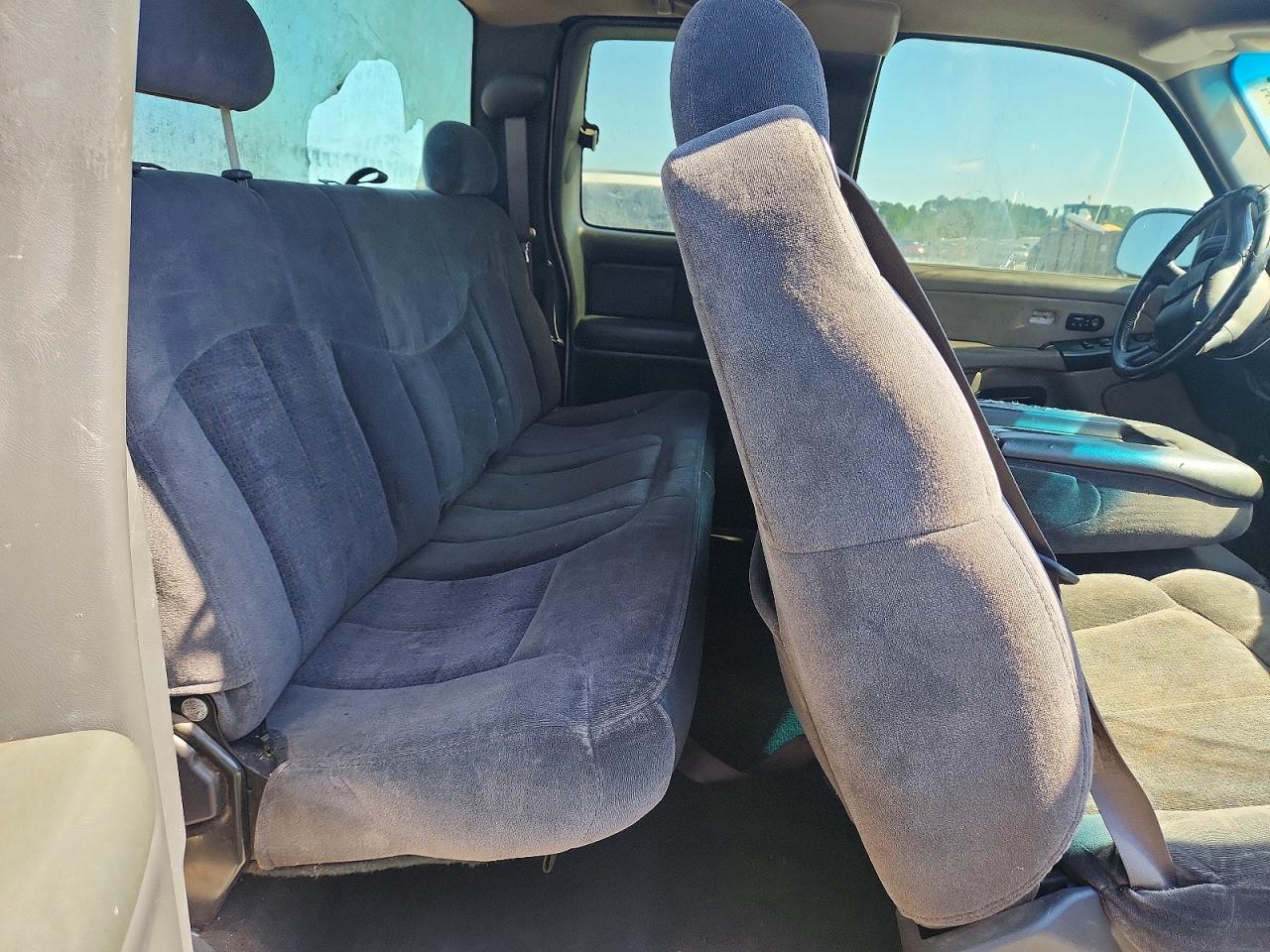 2001 Chevrolet Silverado C1500 Two Tone vin: 2GCEC19VX11341025