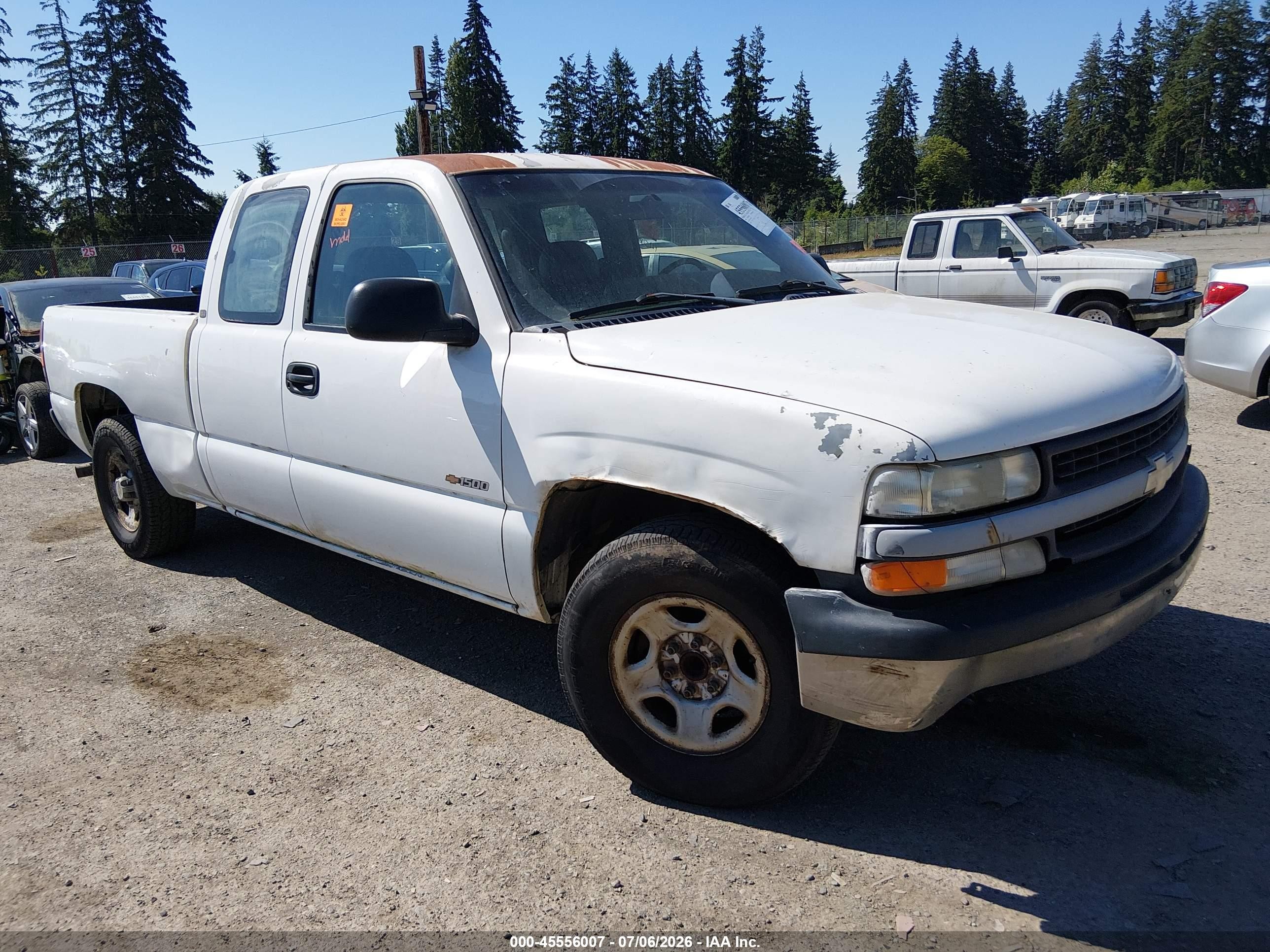 2001 Chevrolet Silverado 1500   White vin: 2GCEC19VX11397451