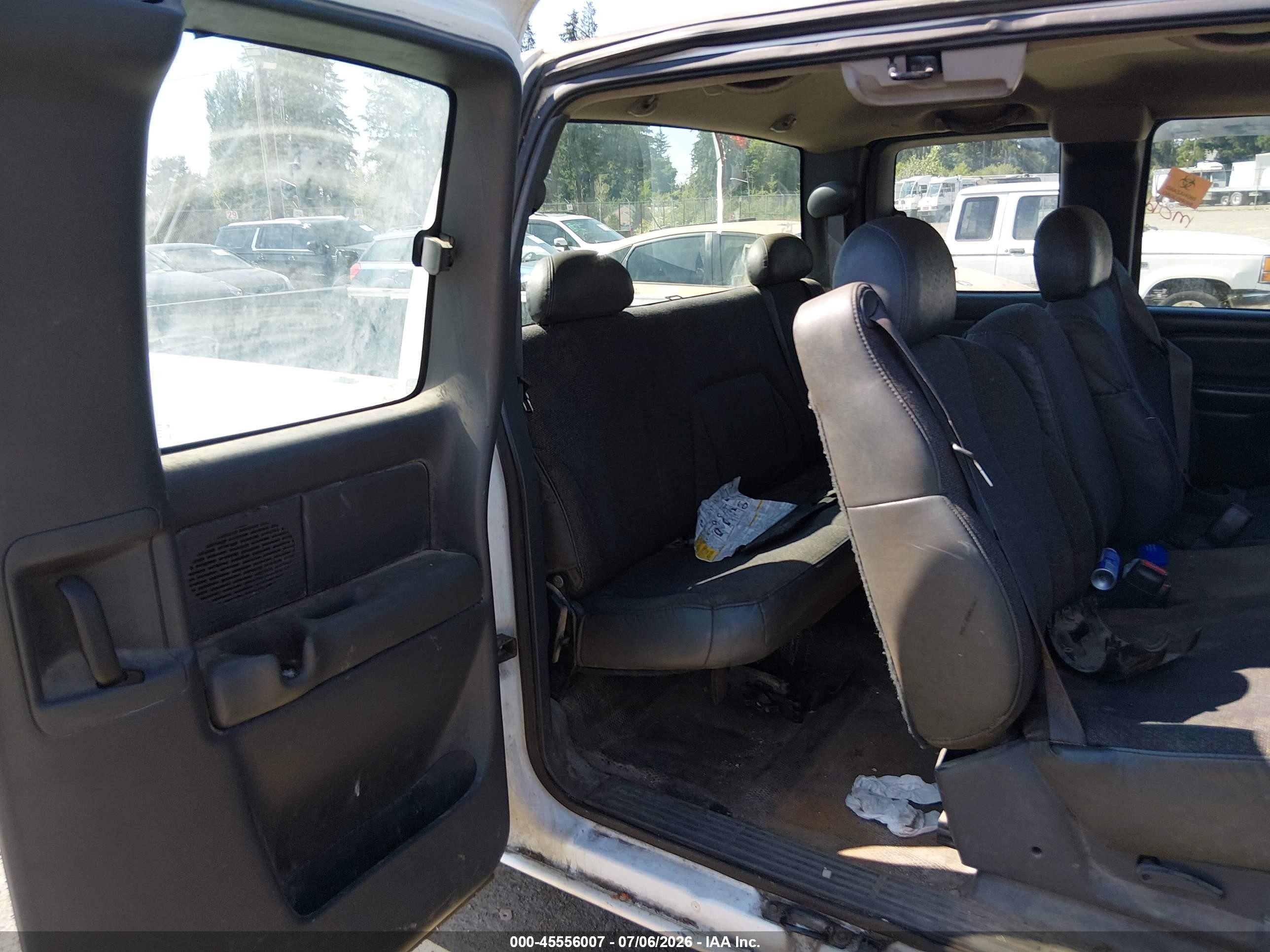 2001 Chevrolet Silverado 1500   White vin: 2GCEC19VX11397451