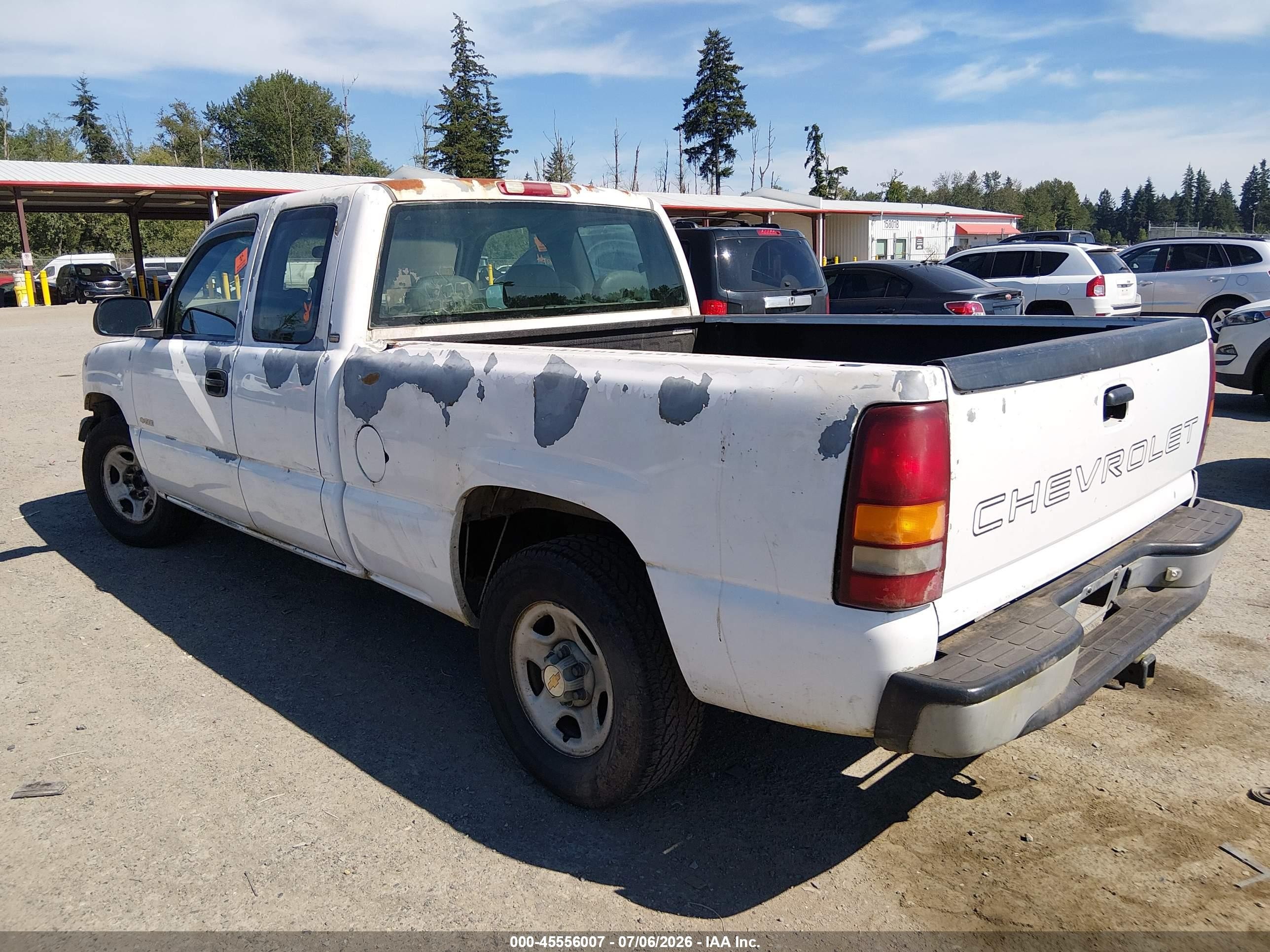 2001 Chevrolet Silverado 1500   White vin: 2GCEC19VX11397451