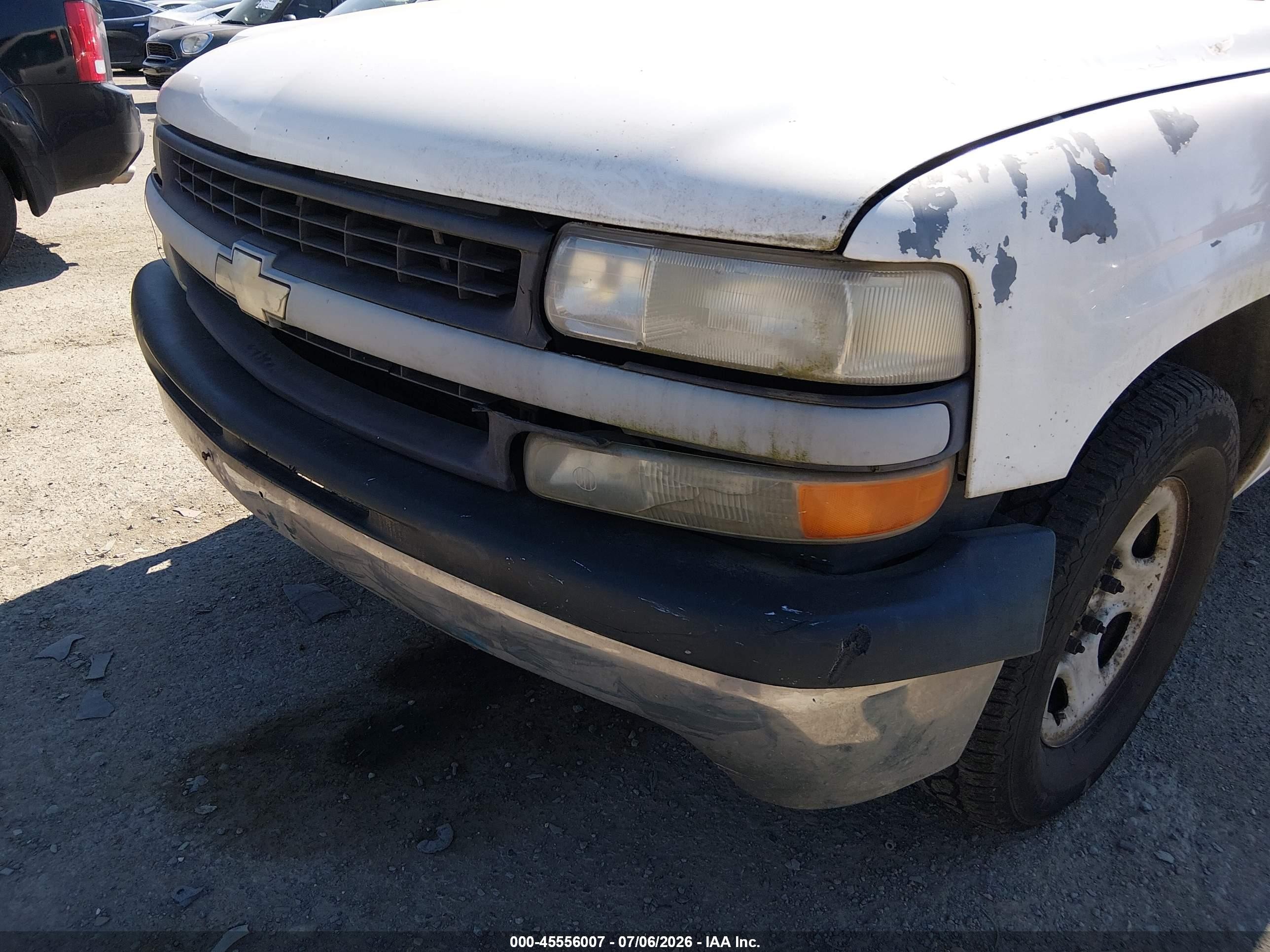 2001 Chevrolet Silverado 1500   White vin: 2GCEC19VX11397451