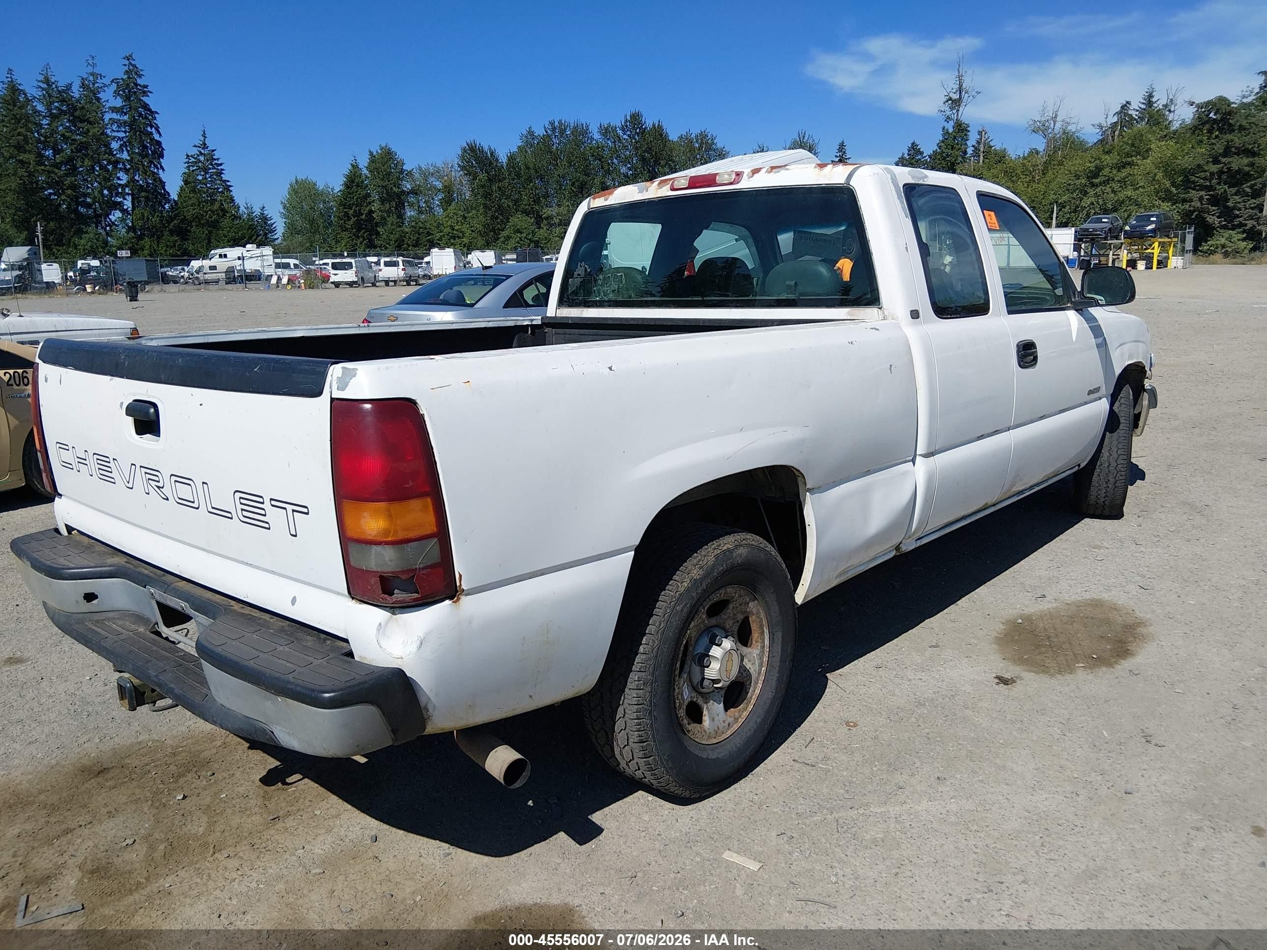 2001 Chevrolet Silverado 1500   White vin: 2GCEC19VX11397451