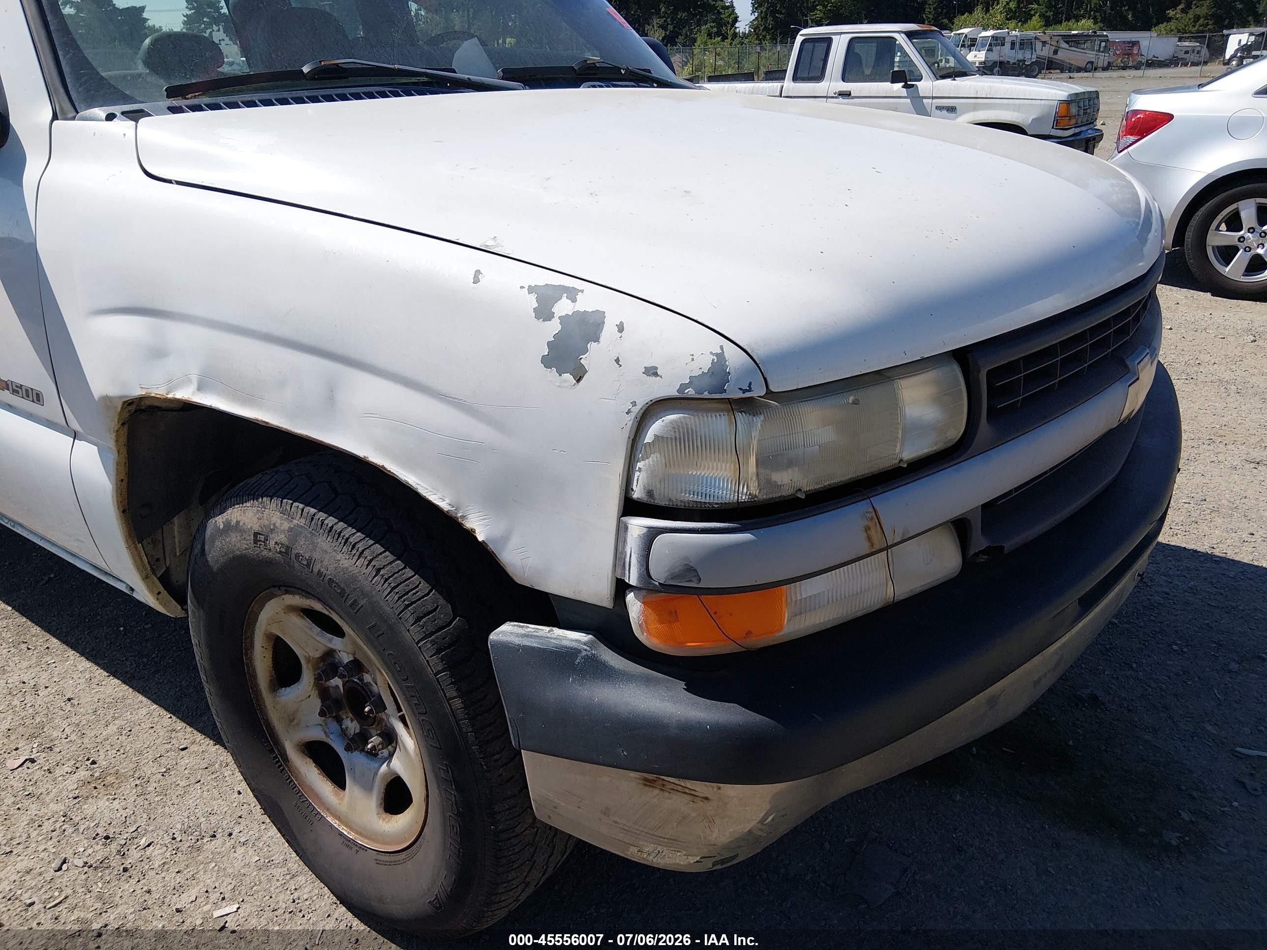 2001 Chevrolet Silverado 1500   White vin: 2GCEC19VX11397451