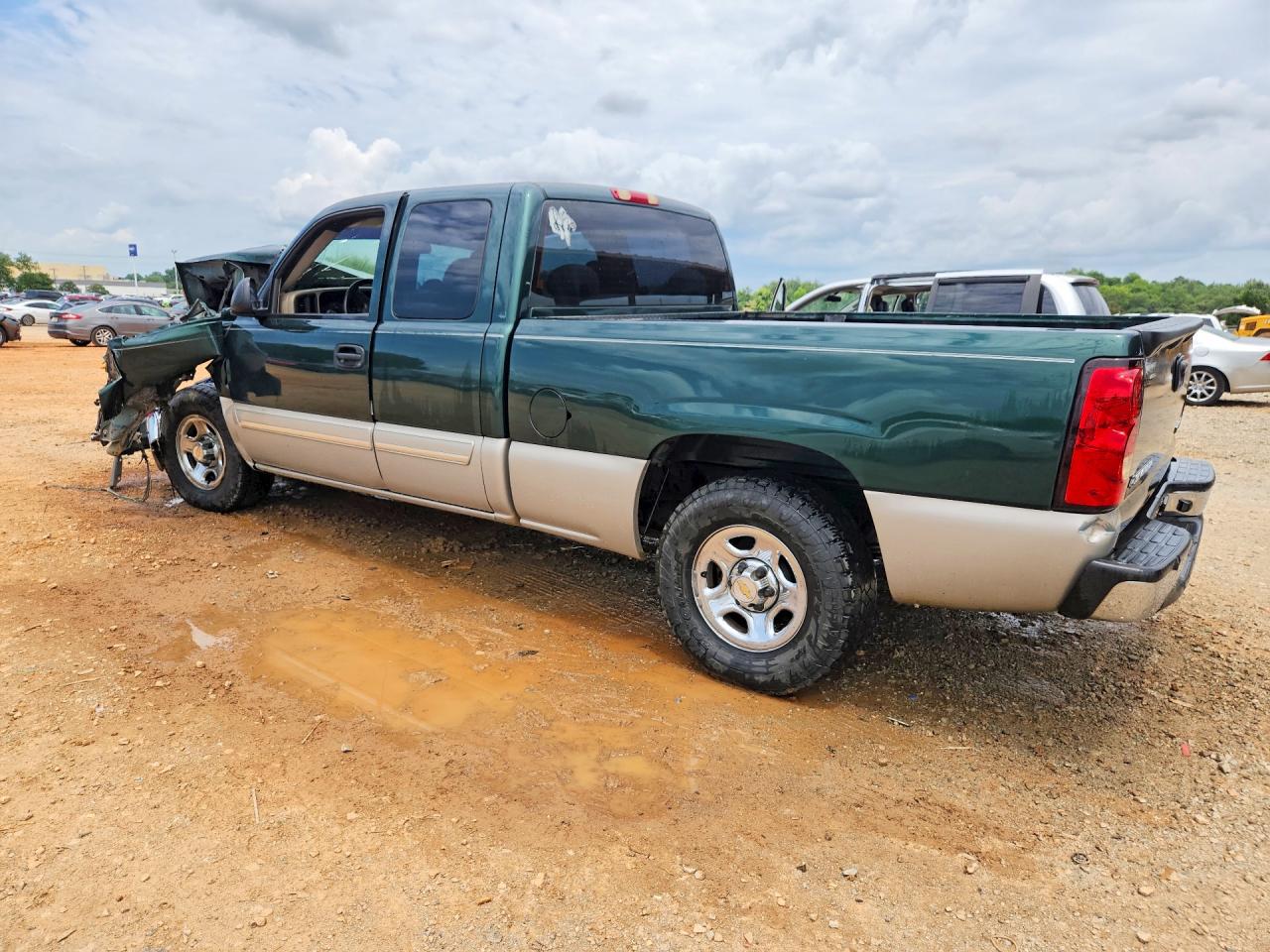 2004 Chevrolet Silverado C1500 Green vin: 2GCEC19VX41345273