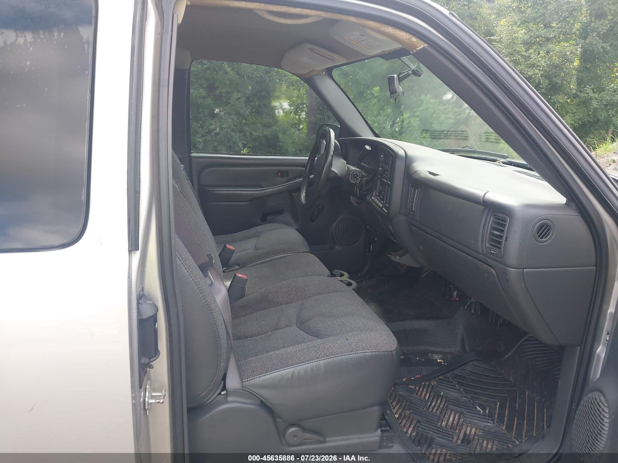 2005 Chevrolet Silverado 1500   Silver vin: 2GCEC19VX51234188