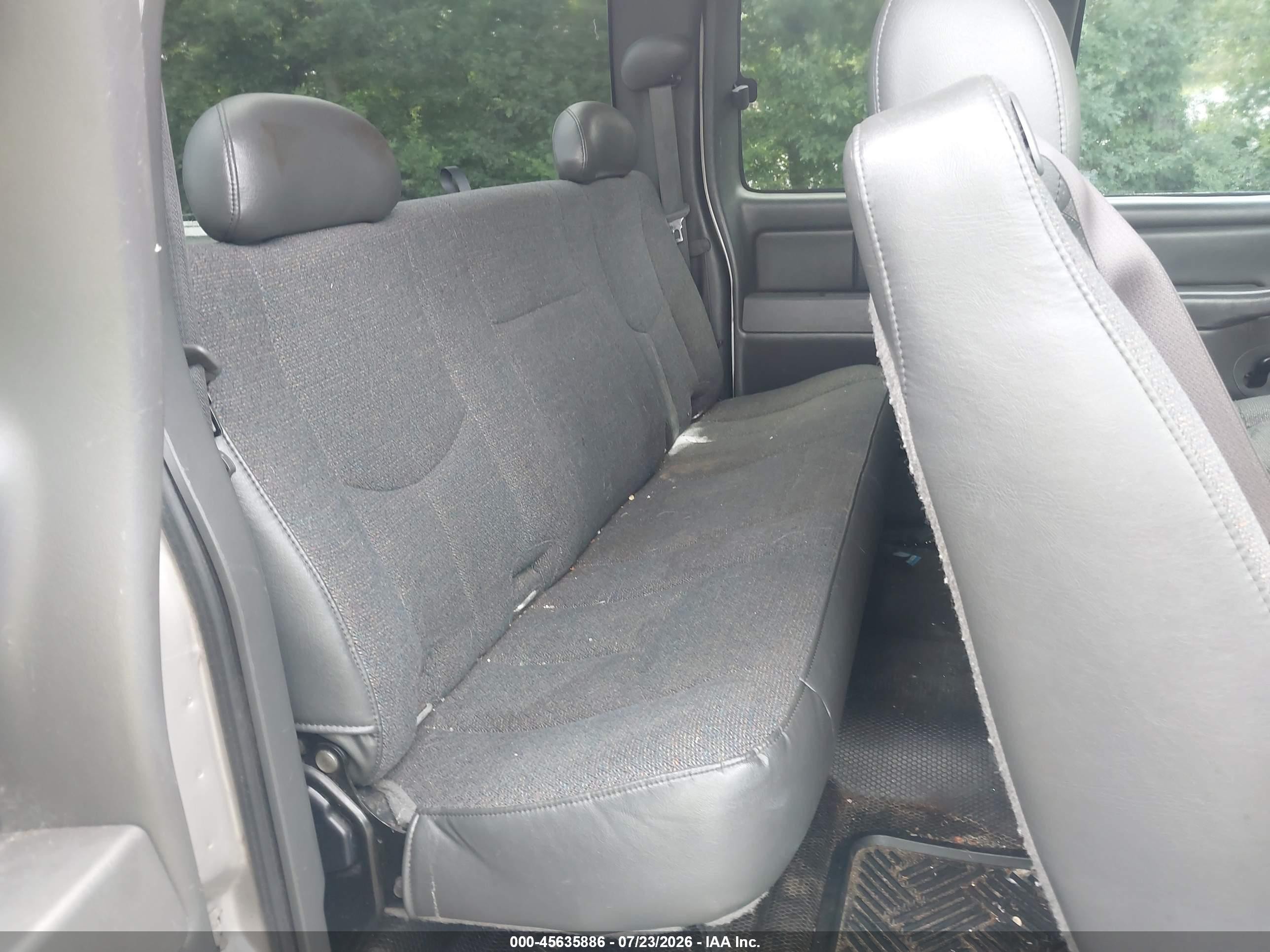 2005 Chevrolet Silverado 1500   Silver vin: 2GCEC19VX51234188