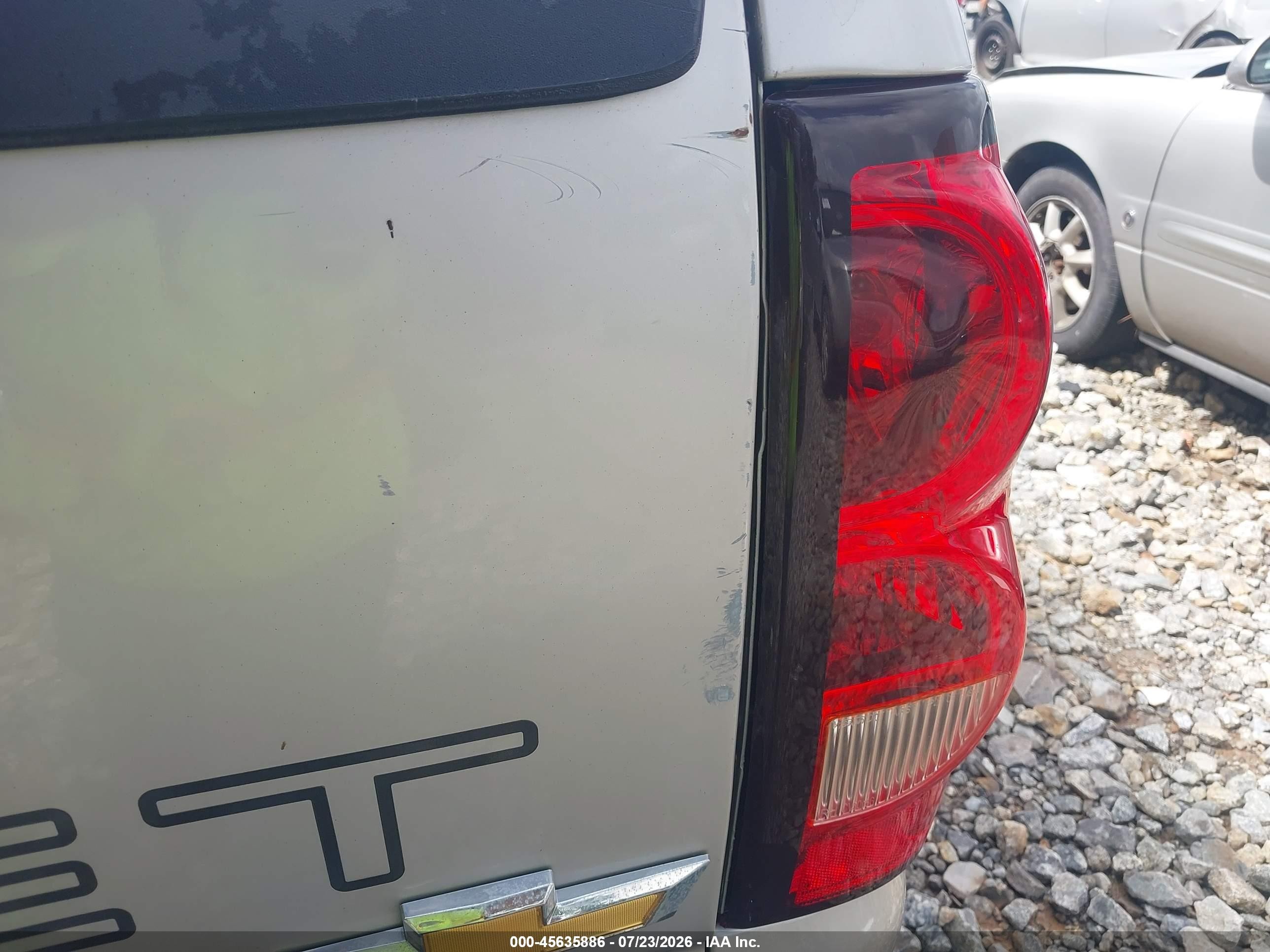 2005 Chevrolet Silverado 1500   Silver vin: 2GCEC19VX51234188