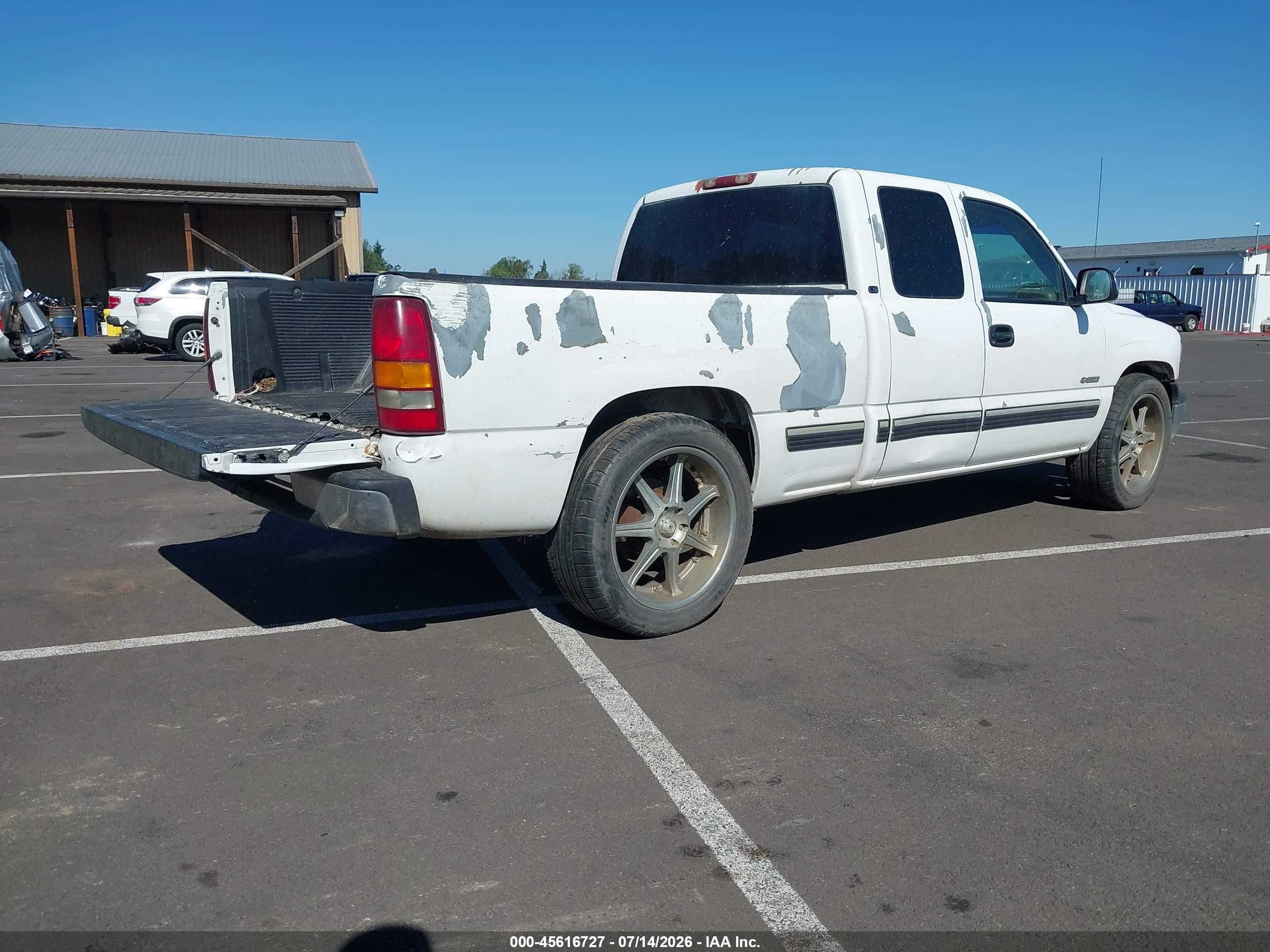 1999 Chevrolet Silverado 1500 Ls Белый vin: 2GCEC19VXX1260356