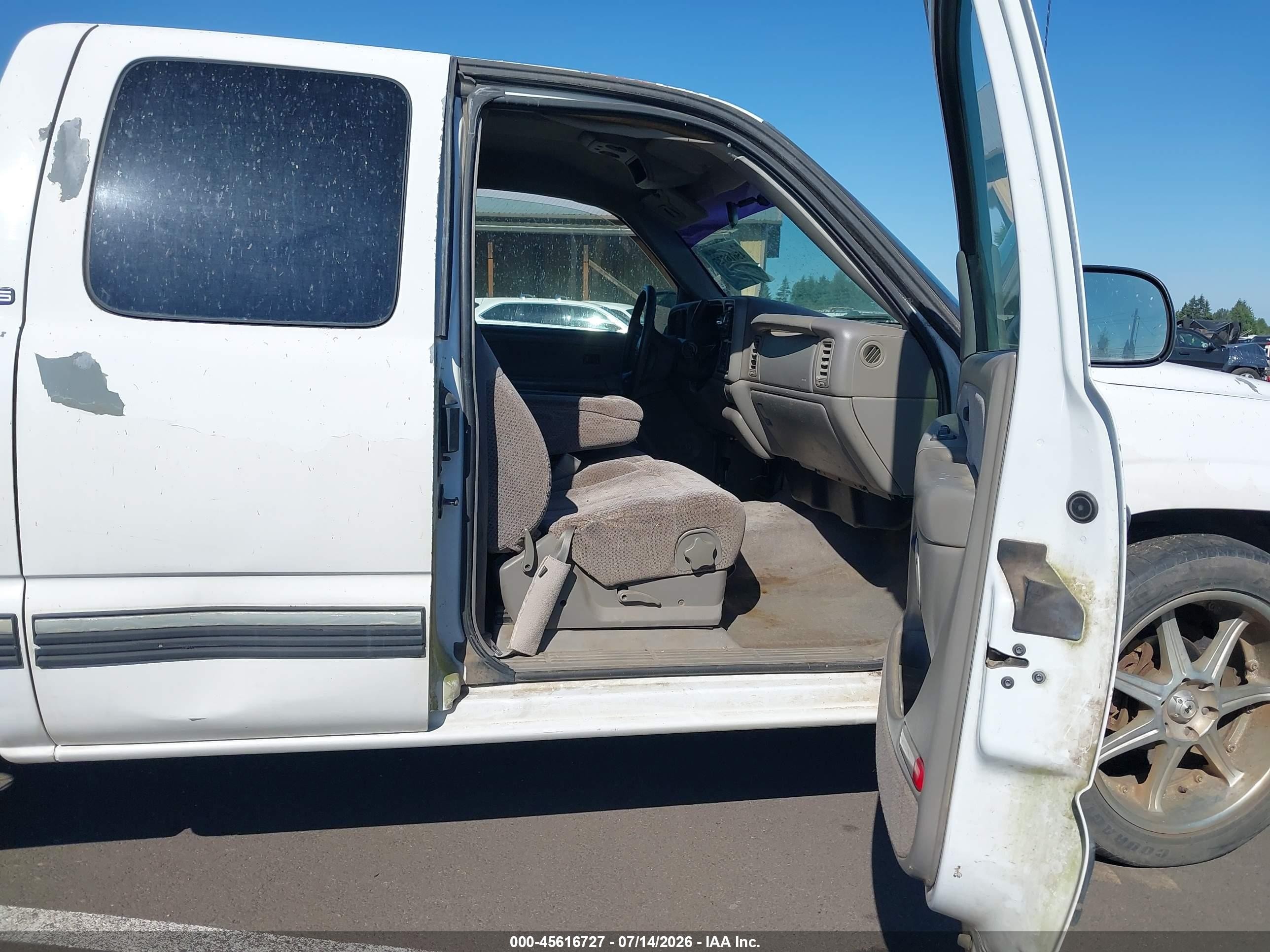 1999 Chevrolet Silverado 1500 Ls Белый vin: 2GCEC19VXX1260356