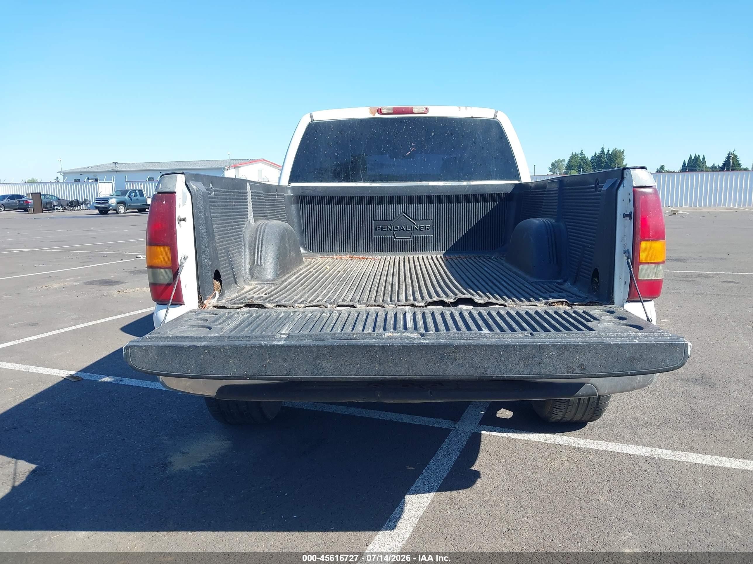 1999 Chevrolet Silverado 1500 Ls Белый vin: 2GCEC19VXX1260356