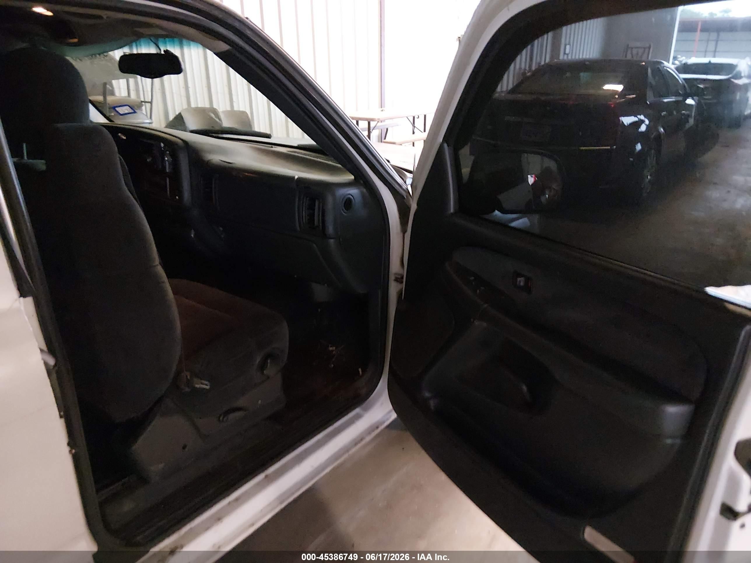 2000 Chevrolet Silverado 1500 Ls White vin: 2GCEC19VXY1150683