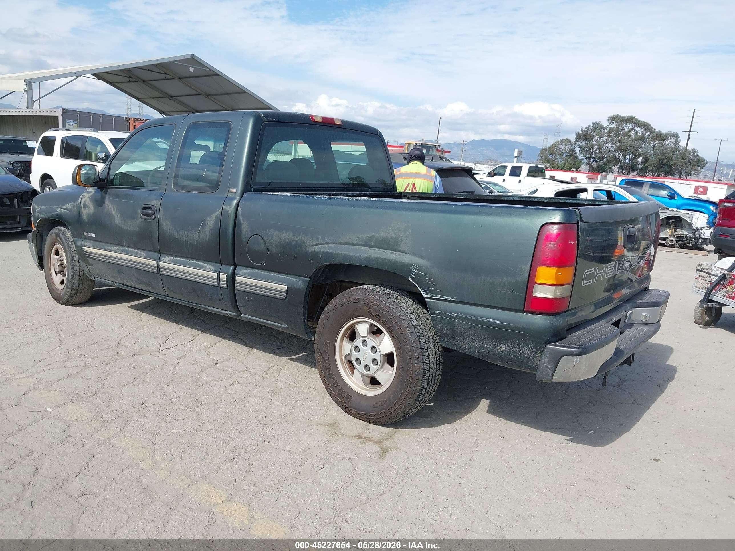 2001 Chevrolet Silverado 1500   Green vin: 2GCEC19W011128061