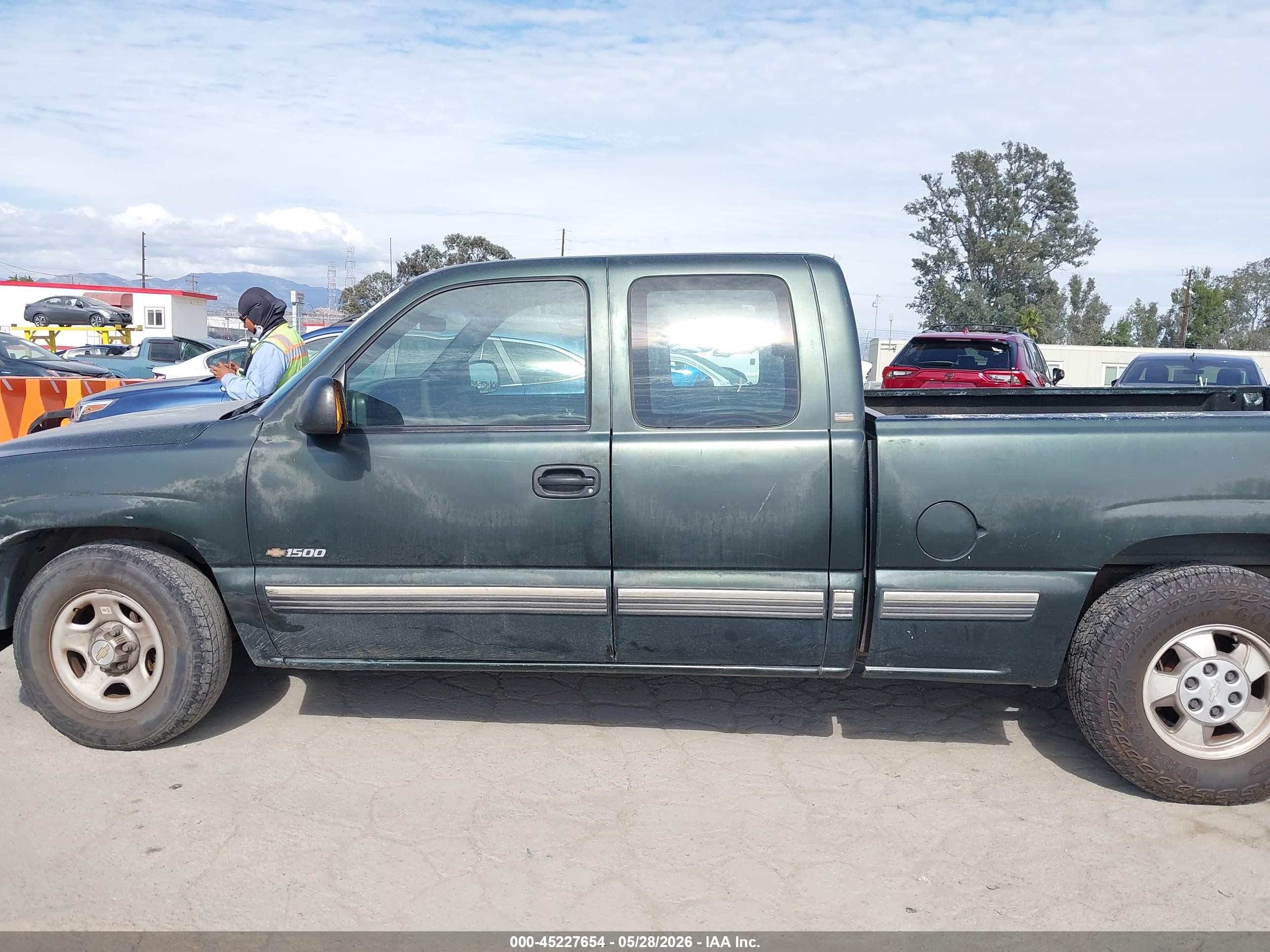 2001 Chevrolet Silverado 1500   Green vin: 2GCEC19W011128061