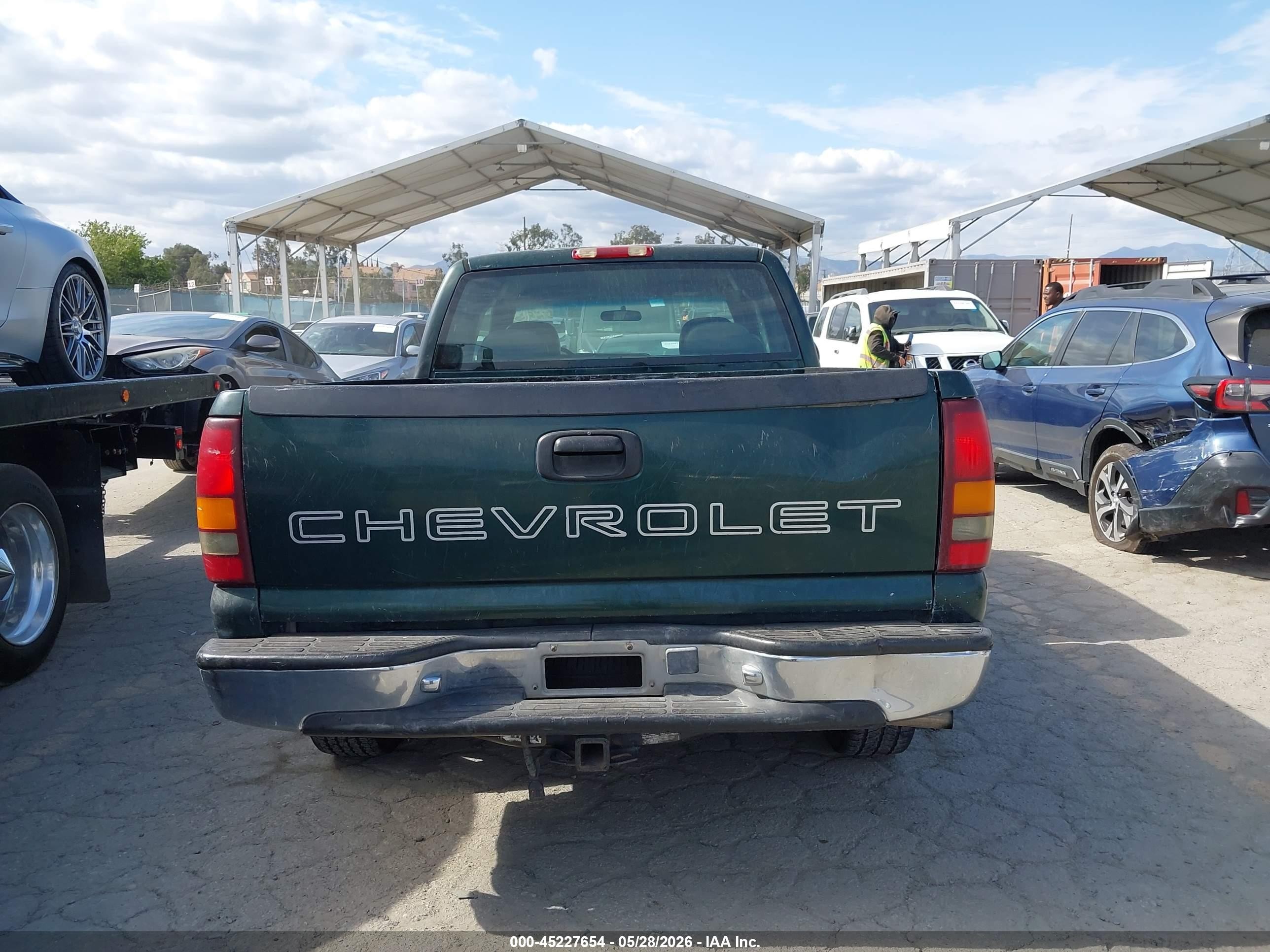 2001 Chevrolet Silverado 1500   Green vin: 2GCEC19W011128061