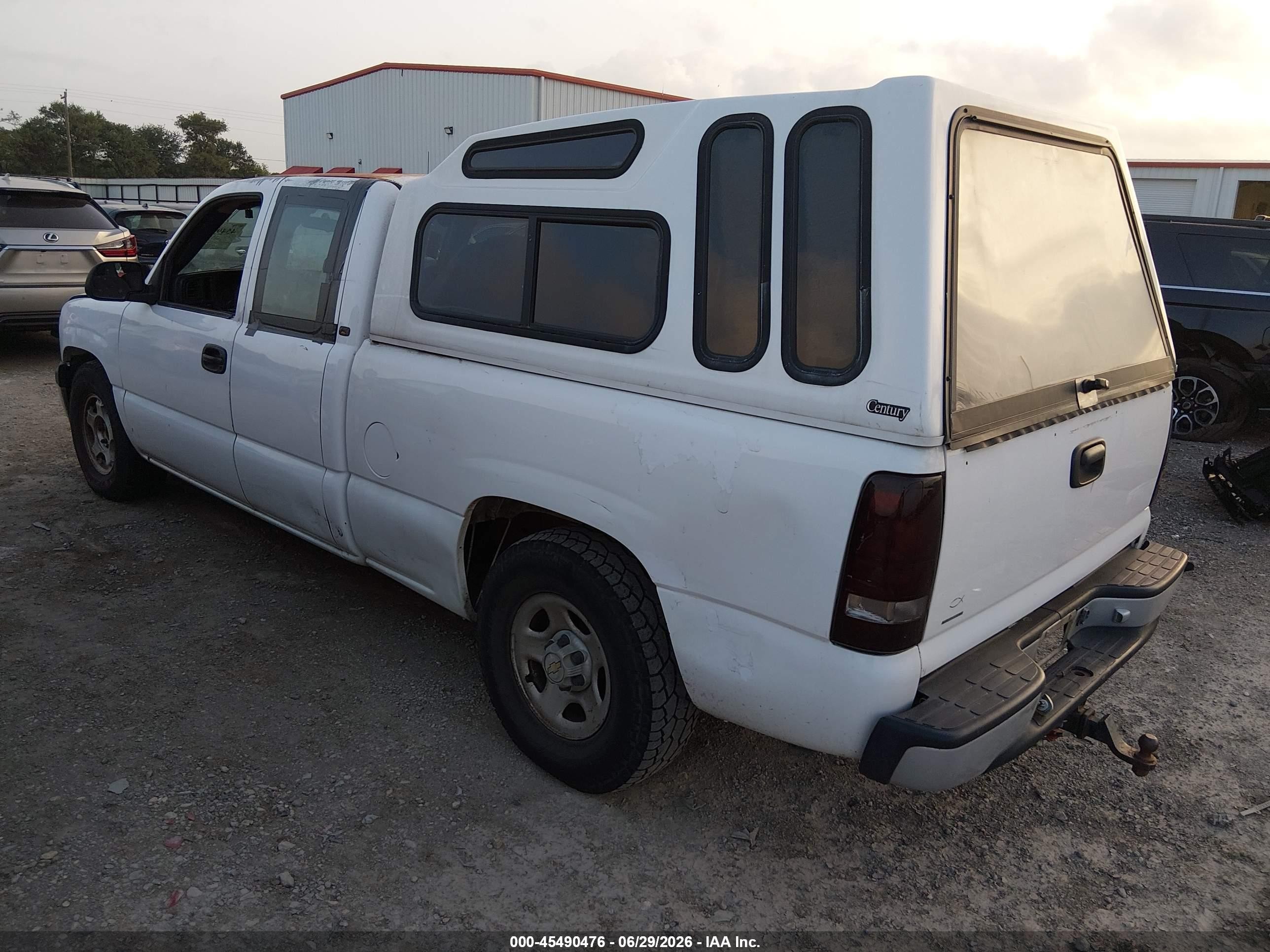 2001 Chevrolet Silverado 1500   White vin: 2GCEC19W111203821