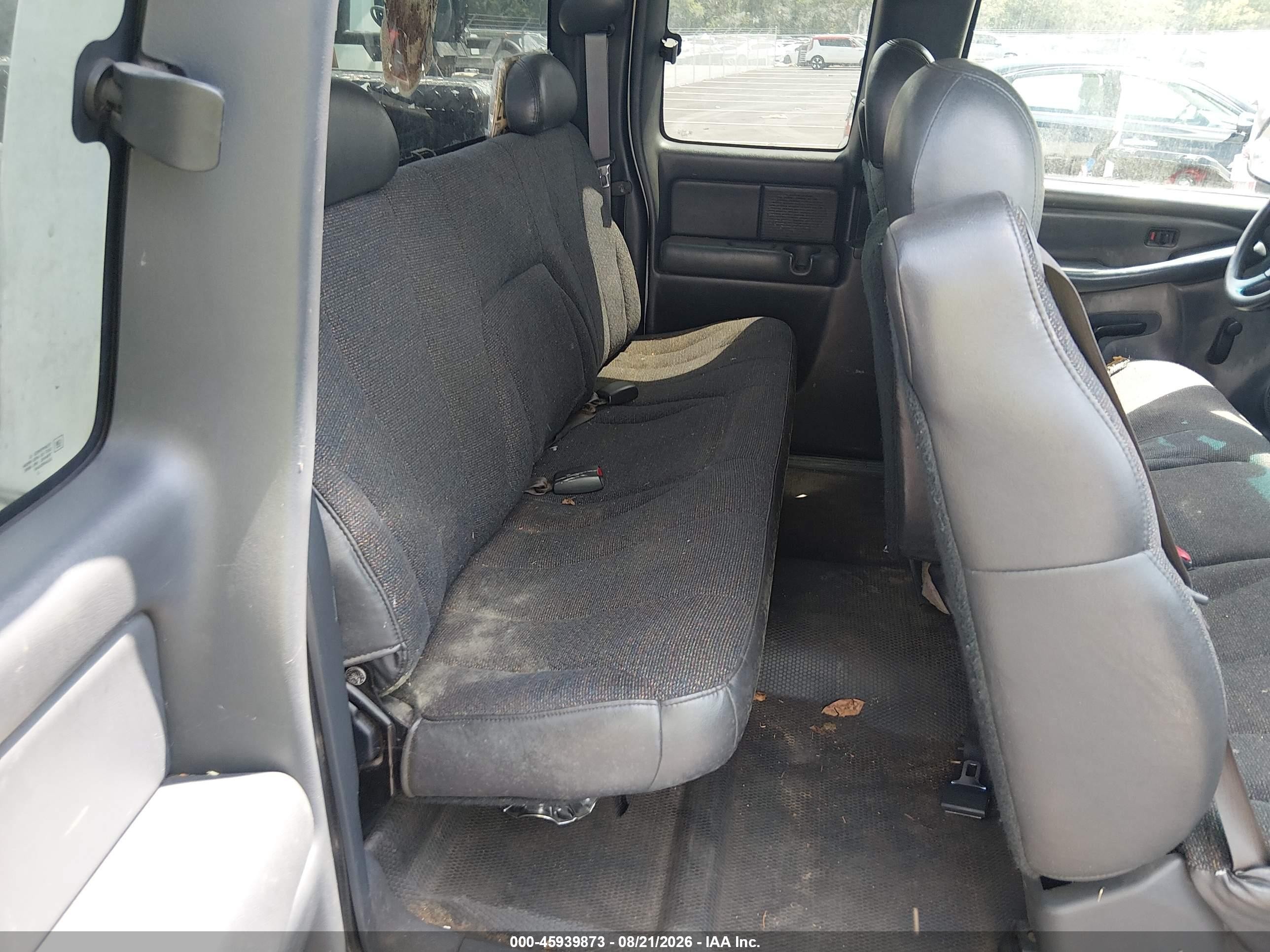 2002 Chevrolet Silverado 1500   White vin: 2GCEC19W321393087