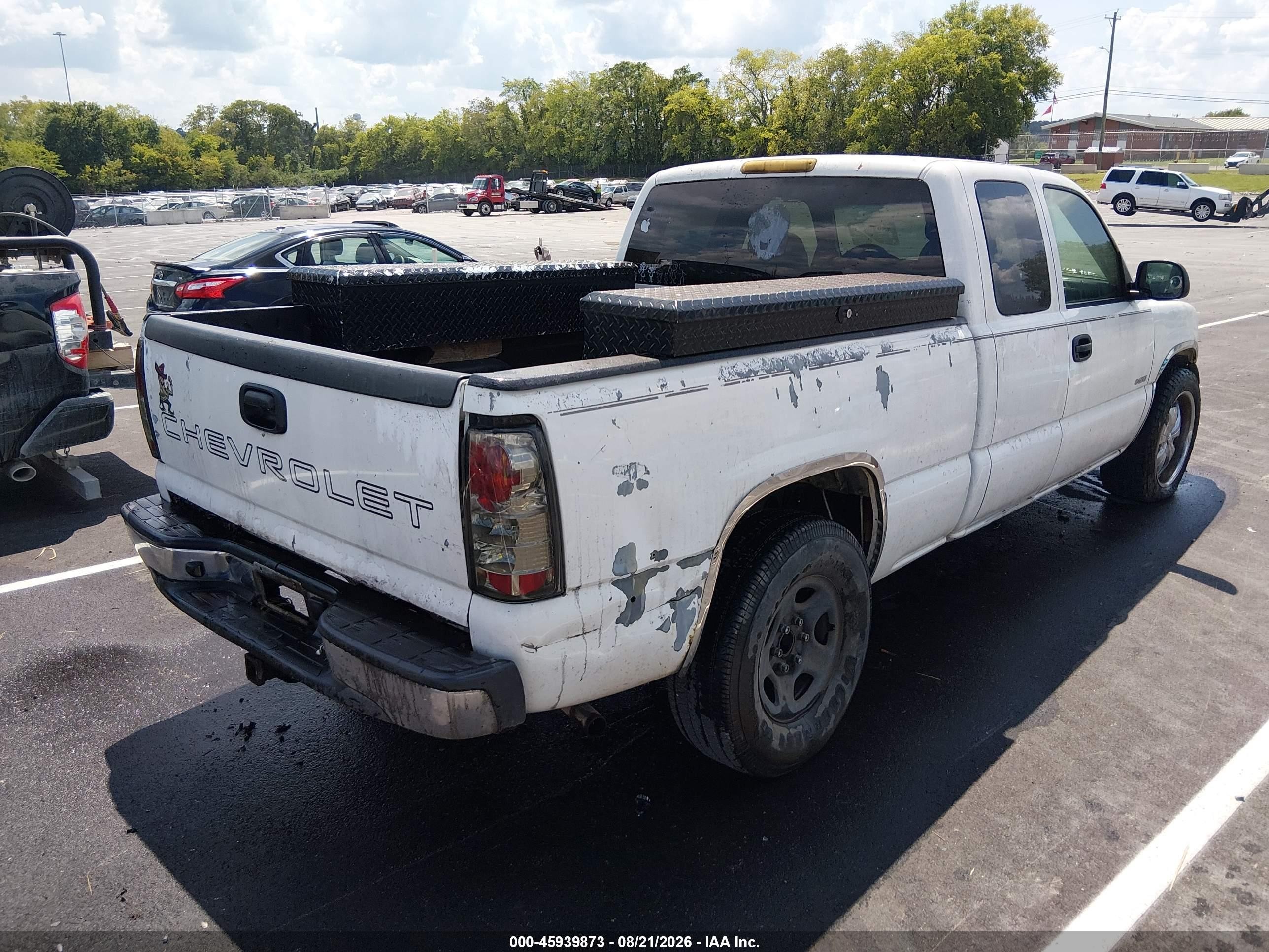 2002 Chevrolet Silverado 1500   White vin: 2GCEC19W321393087