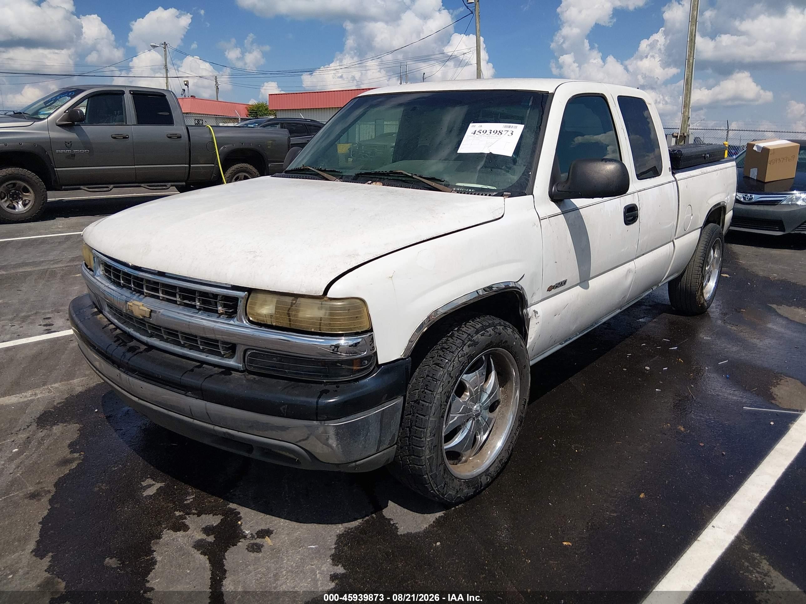 2002 Chevrolet Silverado 1500   White vin: 2GCEC19W321393087