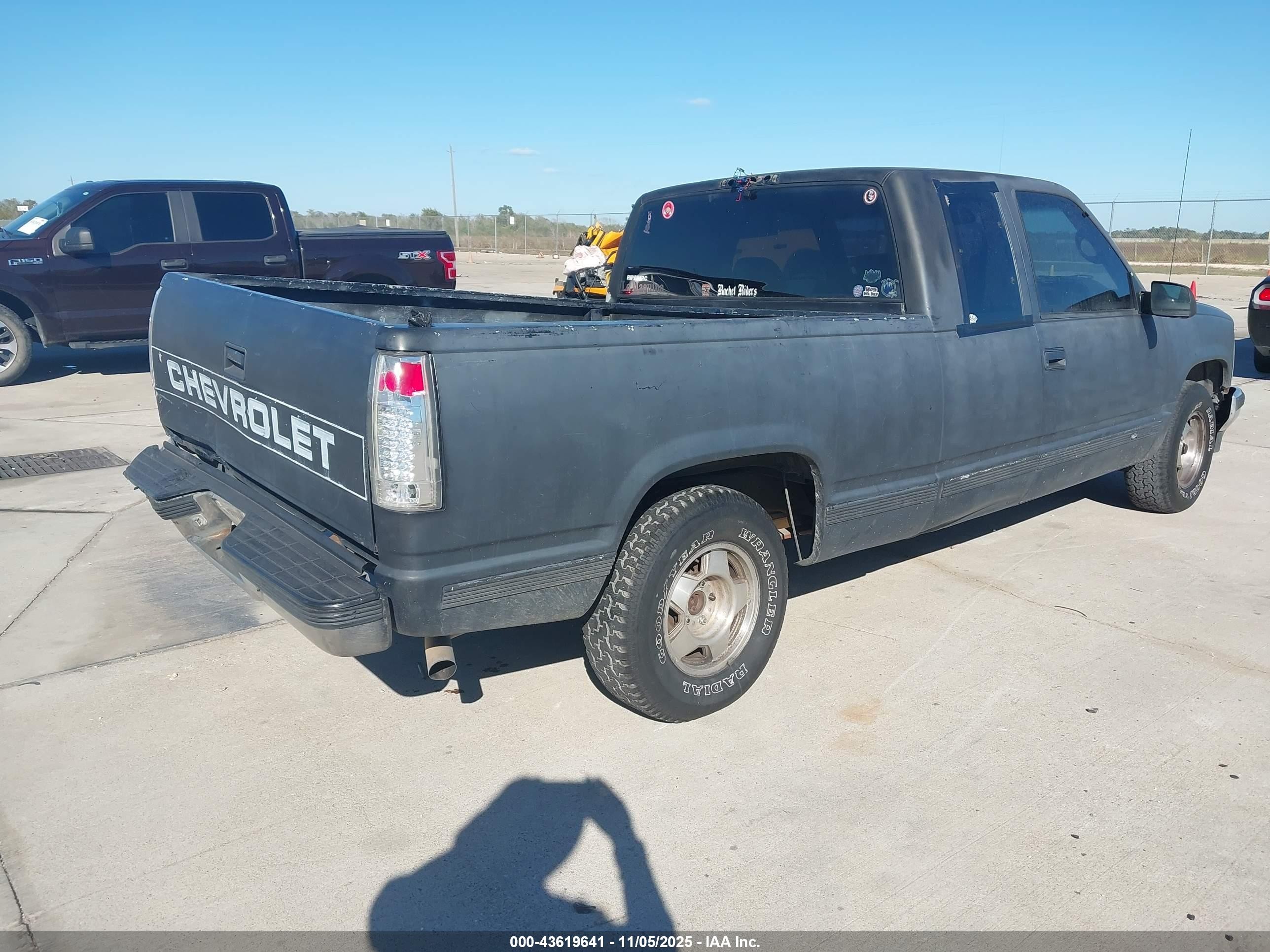1996 Chevrolet Gmt-400 C1500 Black vin: 2GCEC19W3T1119227