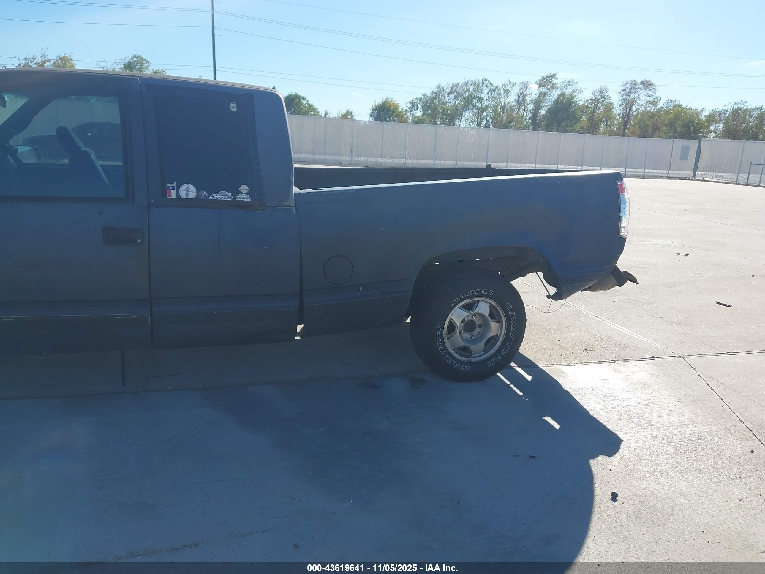 1996 Chevrolet Gmt-400 C1500 Black vin: 2GCEC19W3T1119227