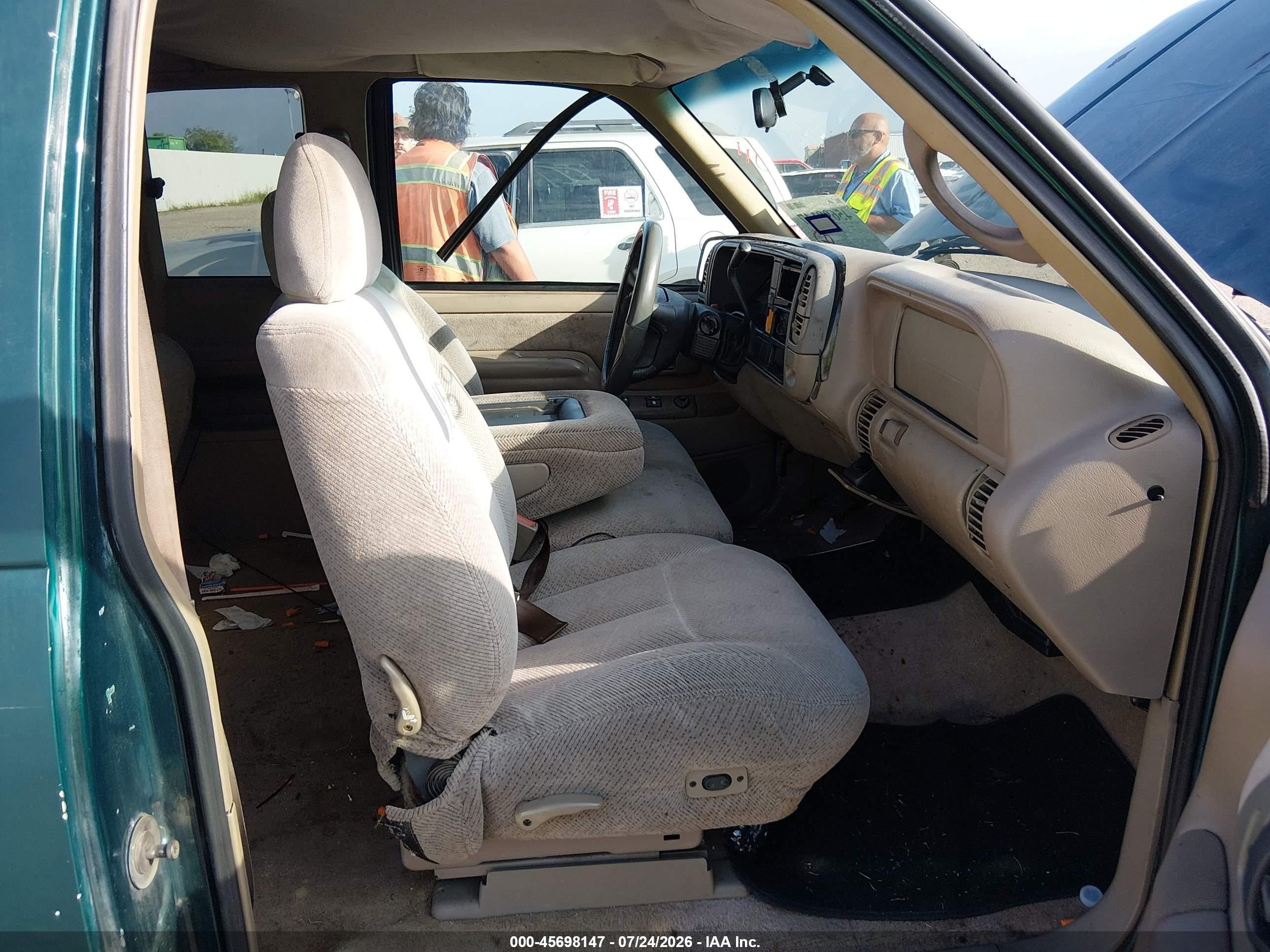 1997 Chevrolet C1500 Fleetside Green vin: 2GCEC19W3V1108828
