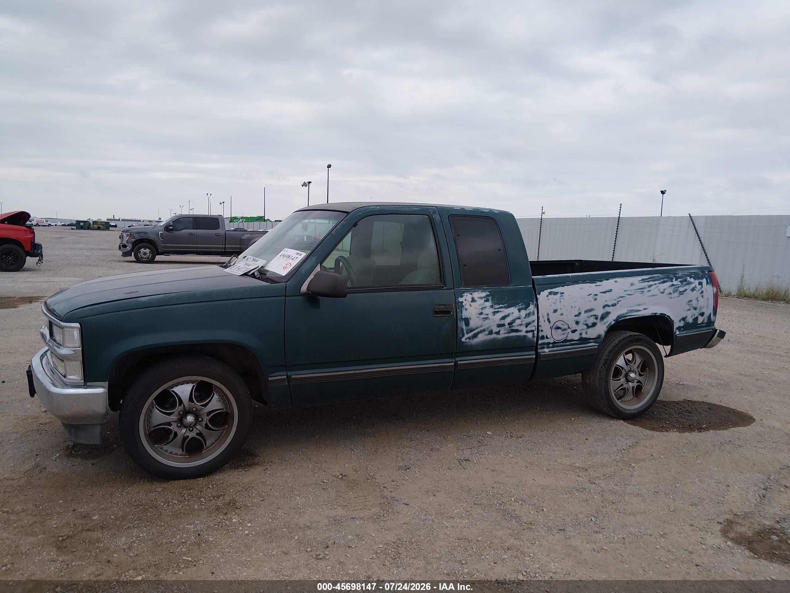 1997 Chevrolet C1500 Fleetside Green vin: 2GCEC19W3V1108828