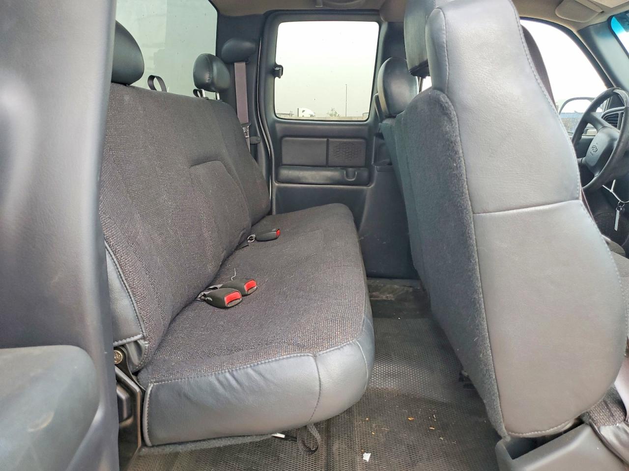 2001 Chevrolet Silverado C1500 White vin: 2GCEC19W611396676