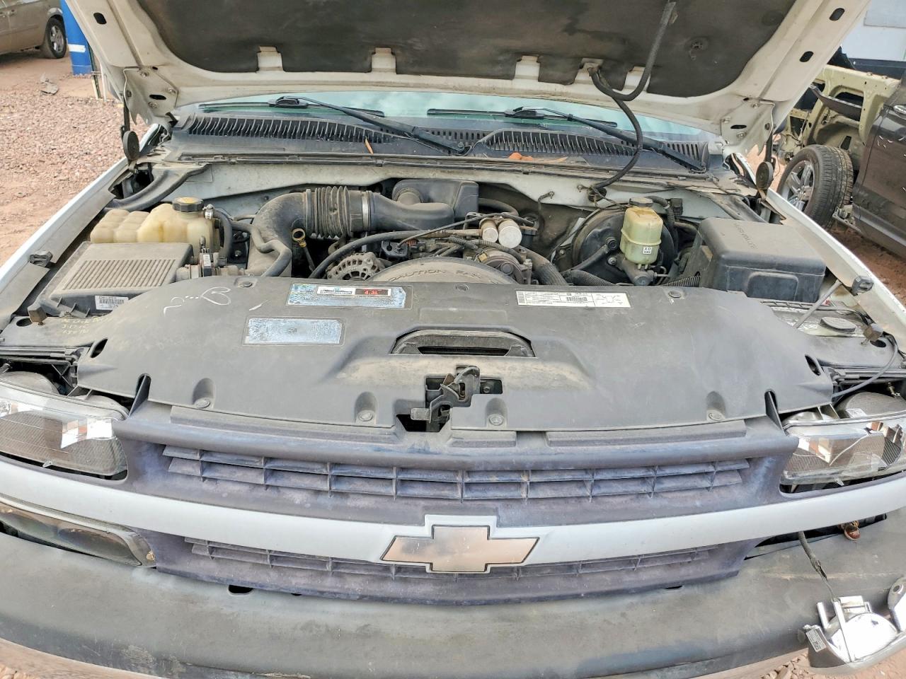 2001 Chevrolet Silverado C1500 White vin: 2GCEC19W611396676