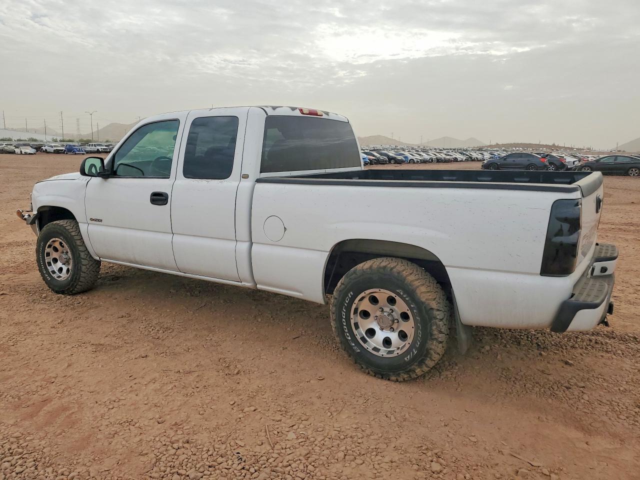 2001 Chevrolet Silverado C1500 White vin: 2GCEC19W611396676