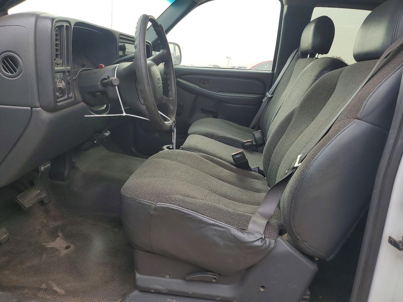 2001 Chevrolet Silverado C1500 White vin: 2GCEC19W611396676