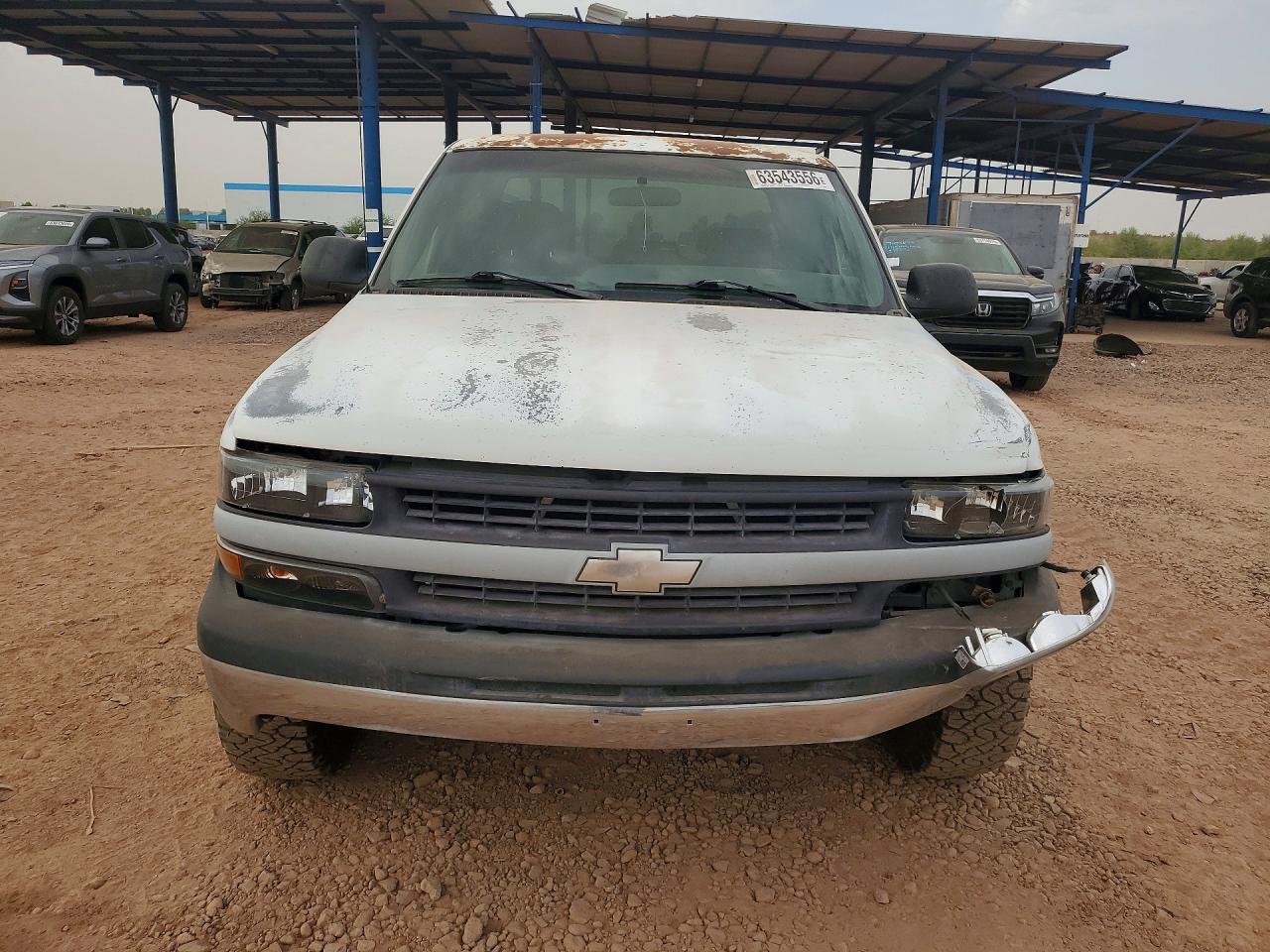 2001 Chevrolet Silverado C1500 White vin: 2GCEC19W611396676