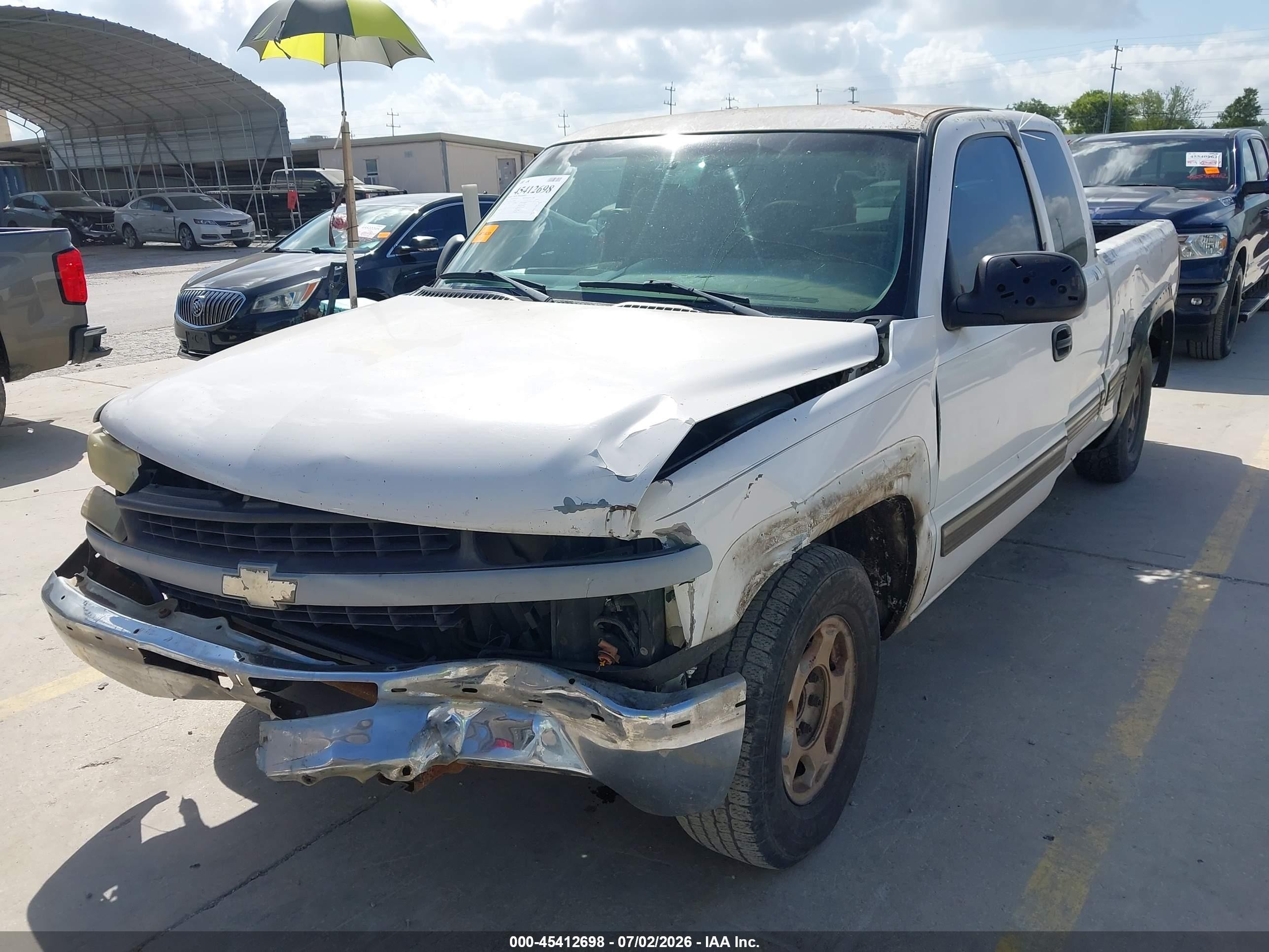 2001 Chevrolet Silverado 1500   White vin: 2GCEC19W711389901