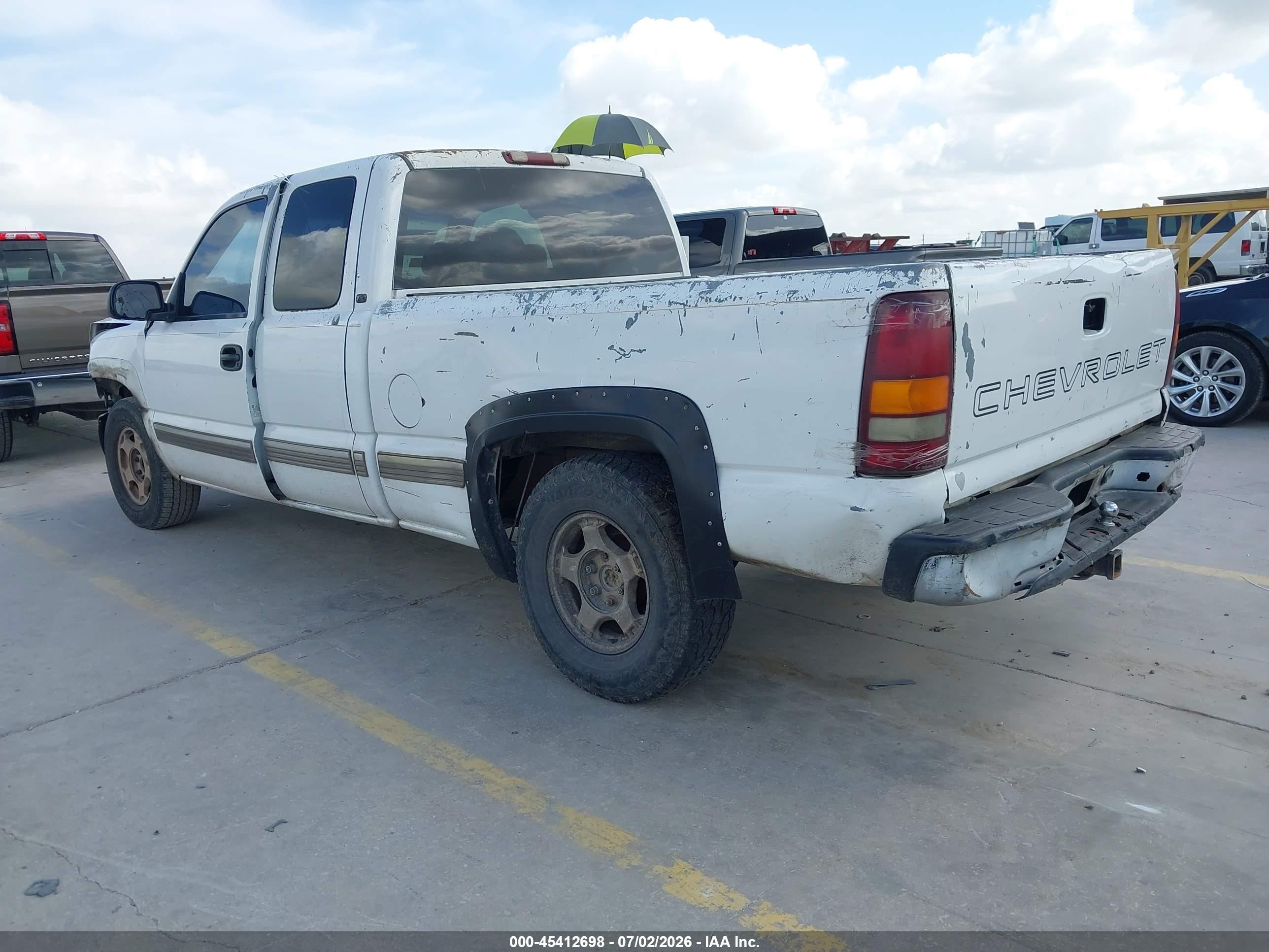2001 Chevrolet Silverado 1500   White vin: 2GCEC19W711389901