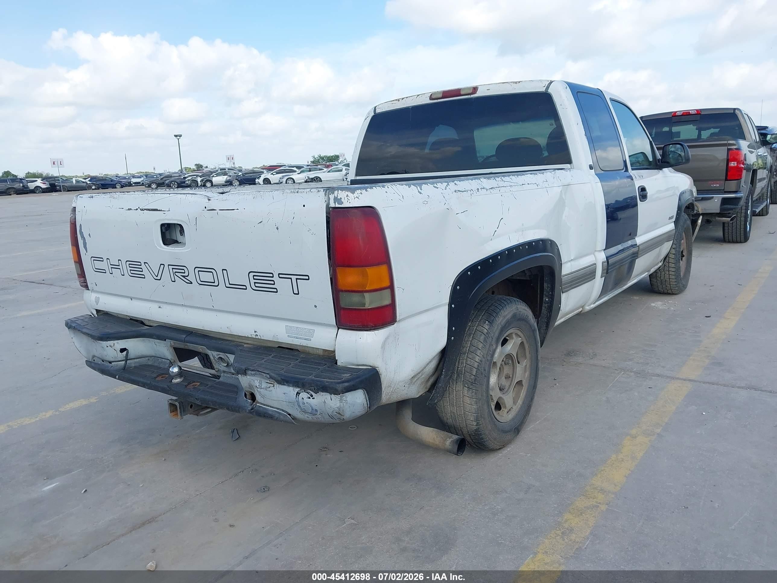 2001 Chevrolet Silverado 1500   White vin: 2GCEC19W711389901