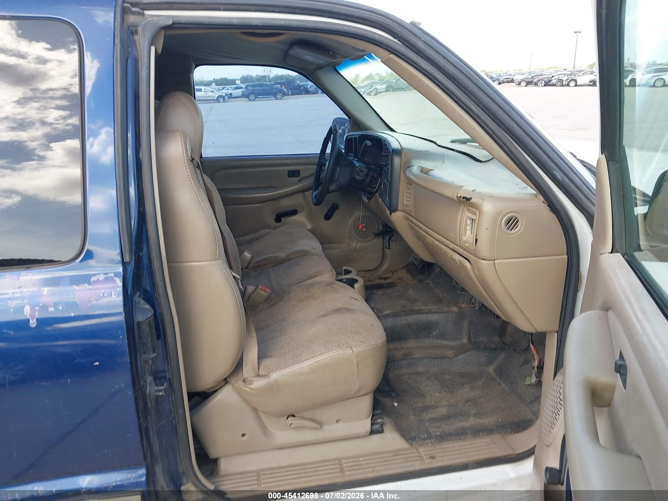 2001 Chevrolet Silverado 1500   White vin: 2GCEC19W711389901