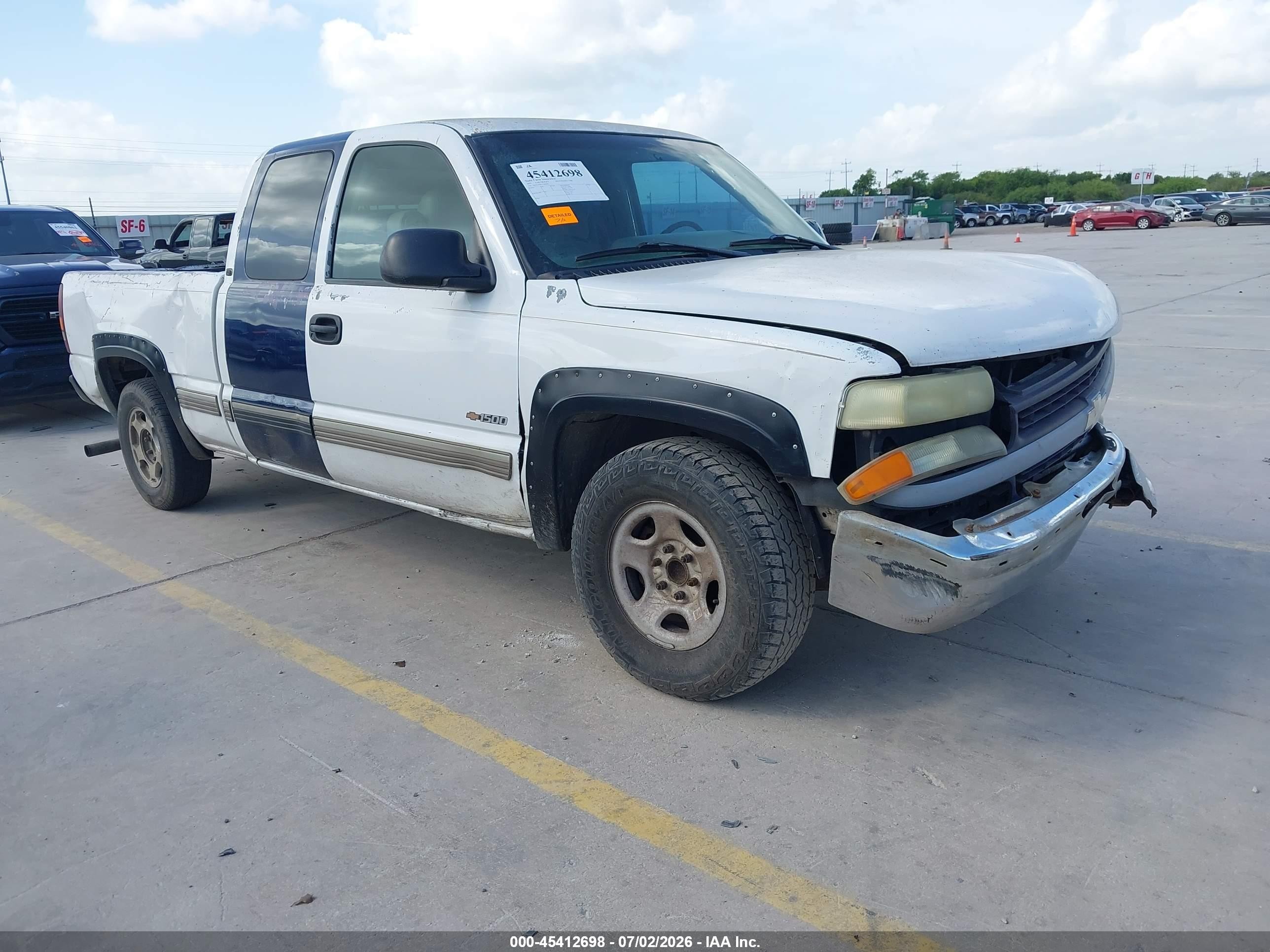 2001 Chevrolet Silverado 1500   White vin: 2GCEC19W711389901